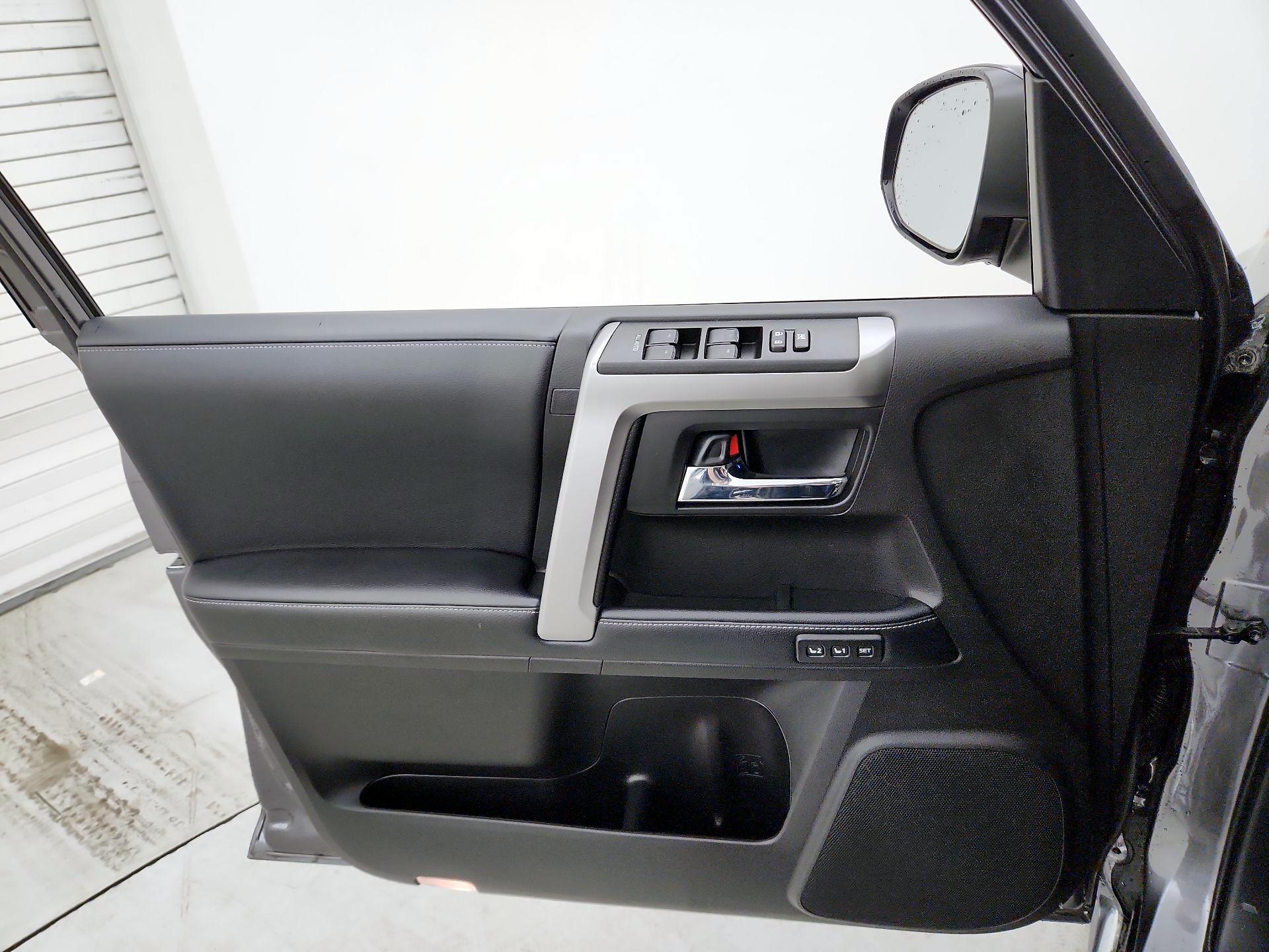Thumbnail: 2019 Toyota 4Runner - 12