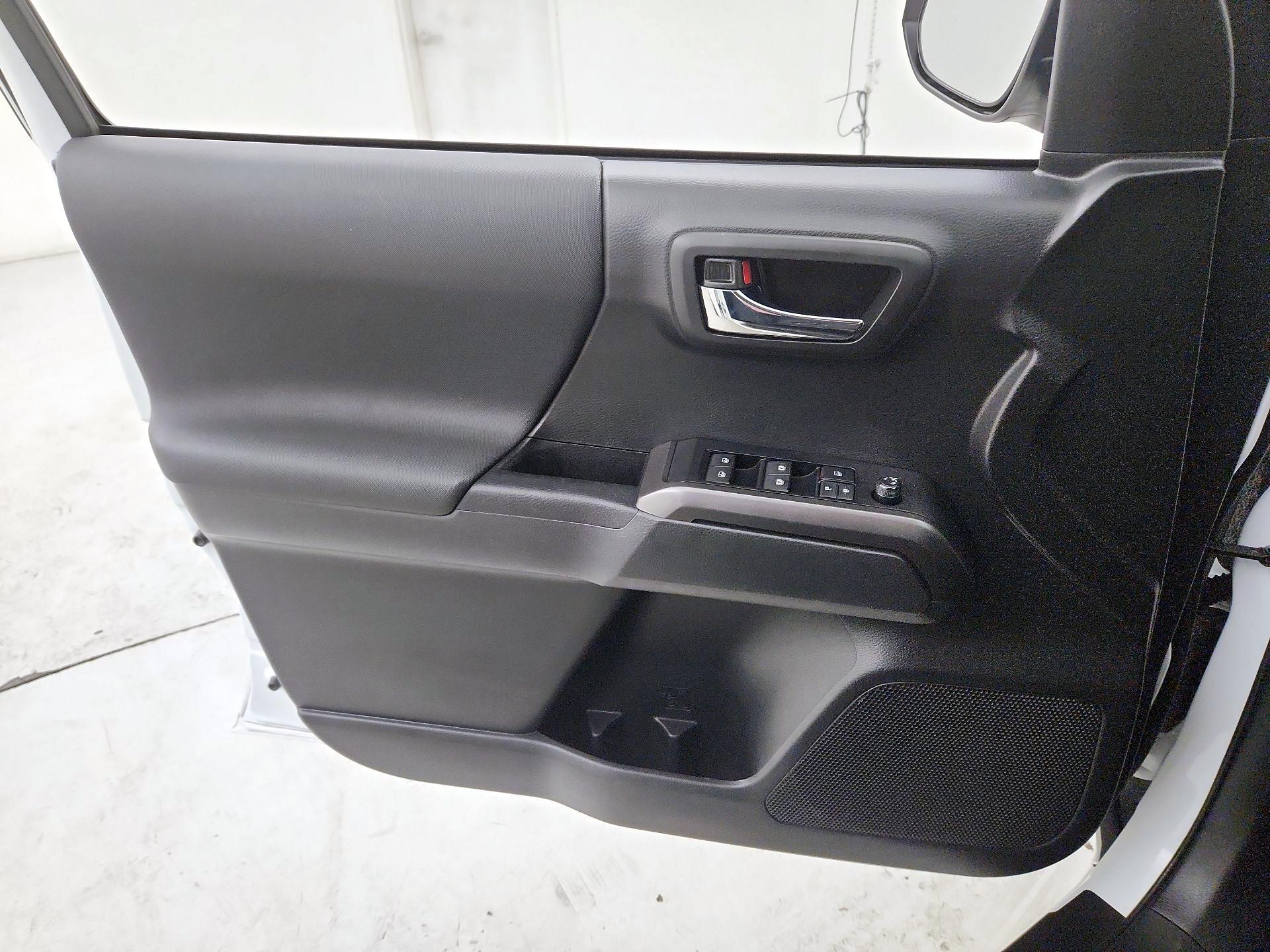 Thumbnail: 2022 Toyota Tacoma - 12