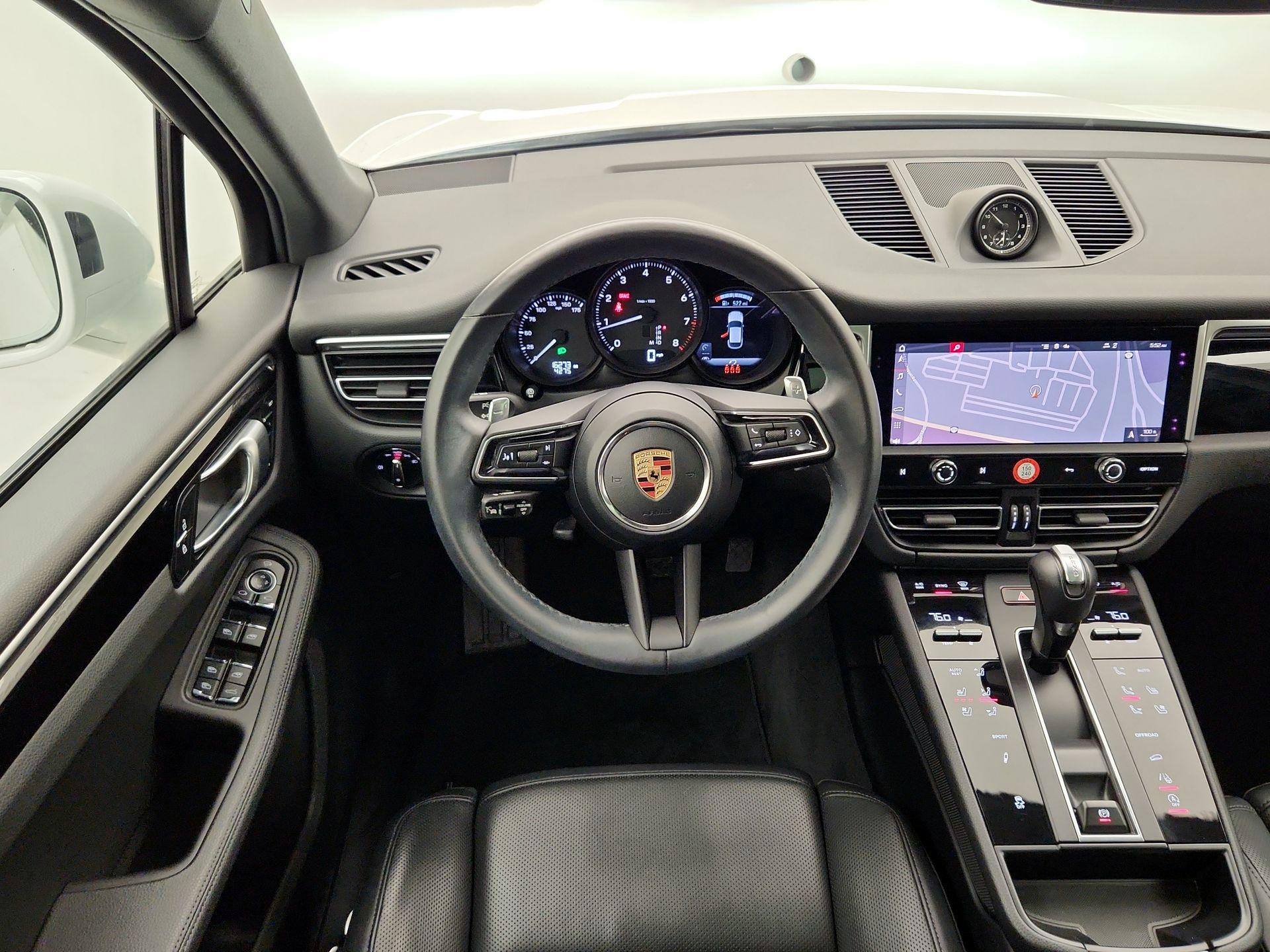 Thumbnail: 2023 Porsche Macan - 10