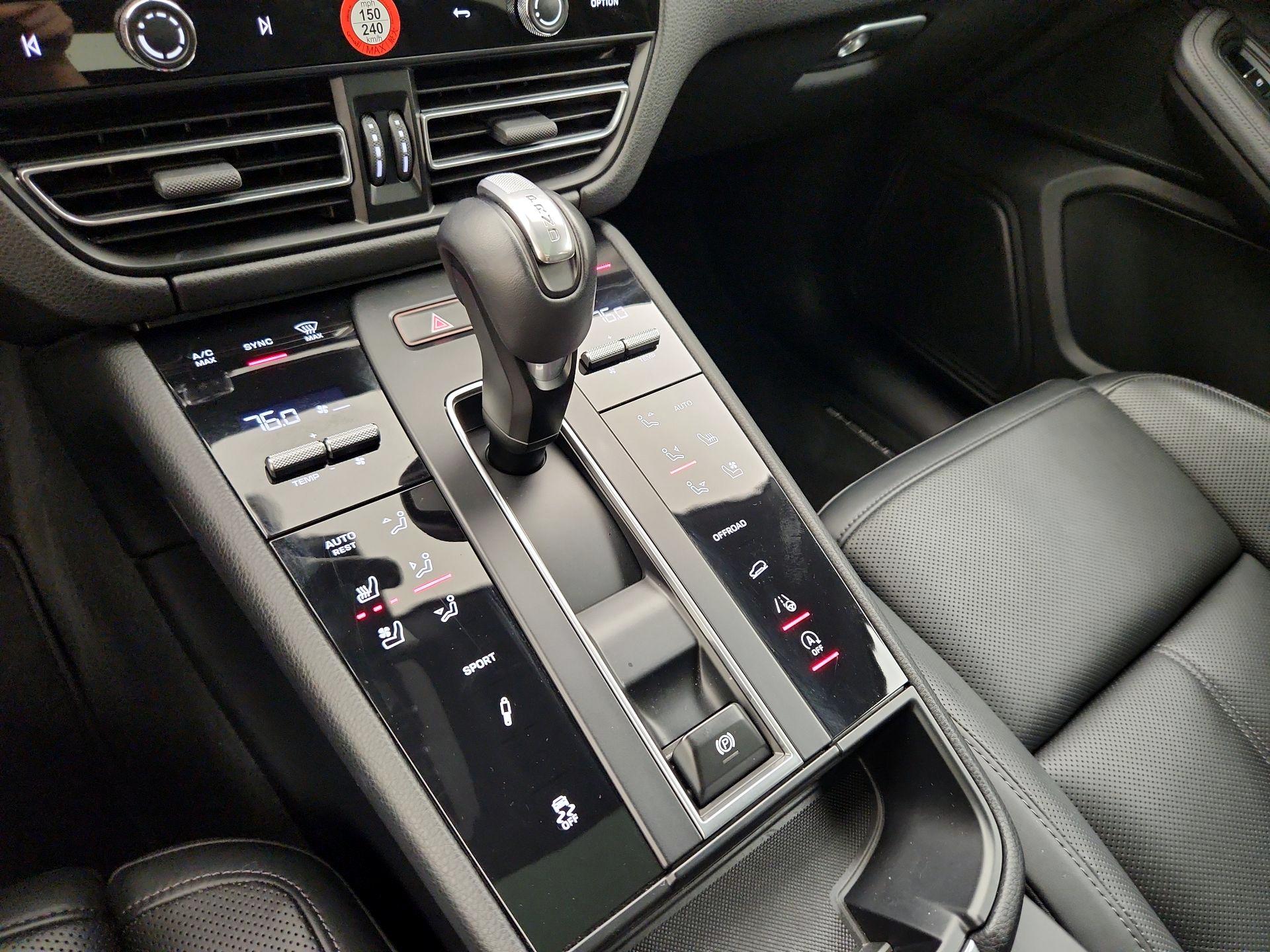 Thumbnail: 2023 Porsche Macan - 17