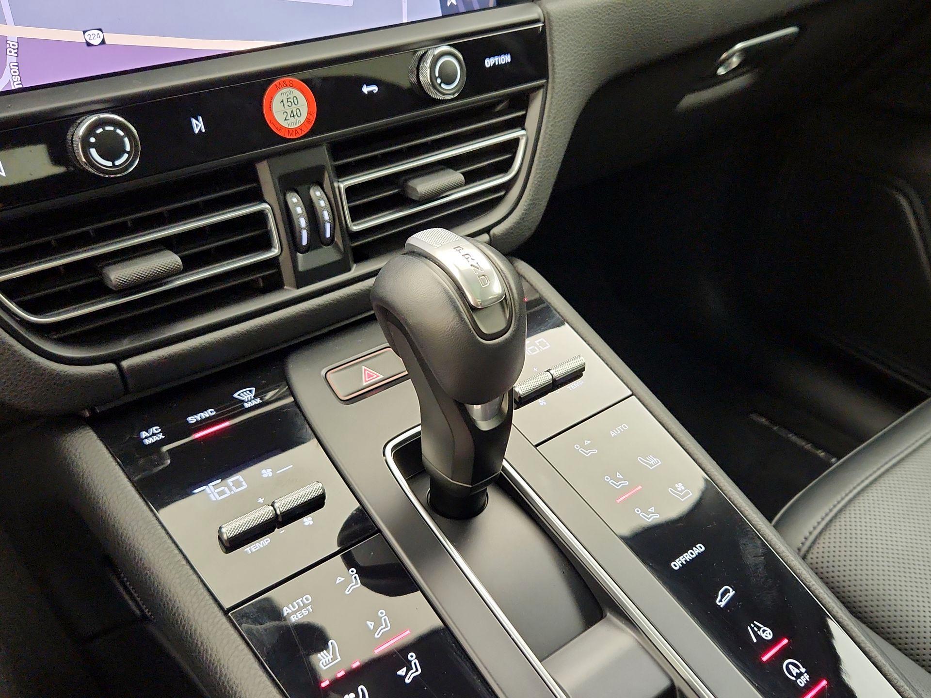 Thumbnail: 2023 Porsche Macan - 18