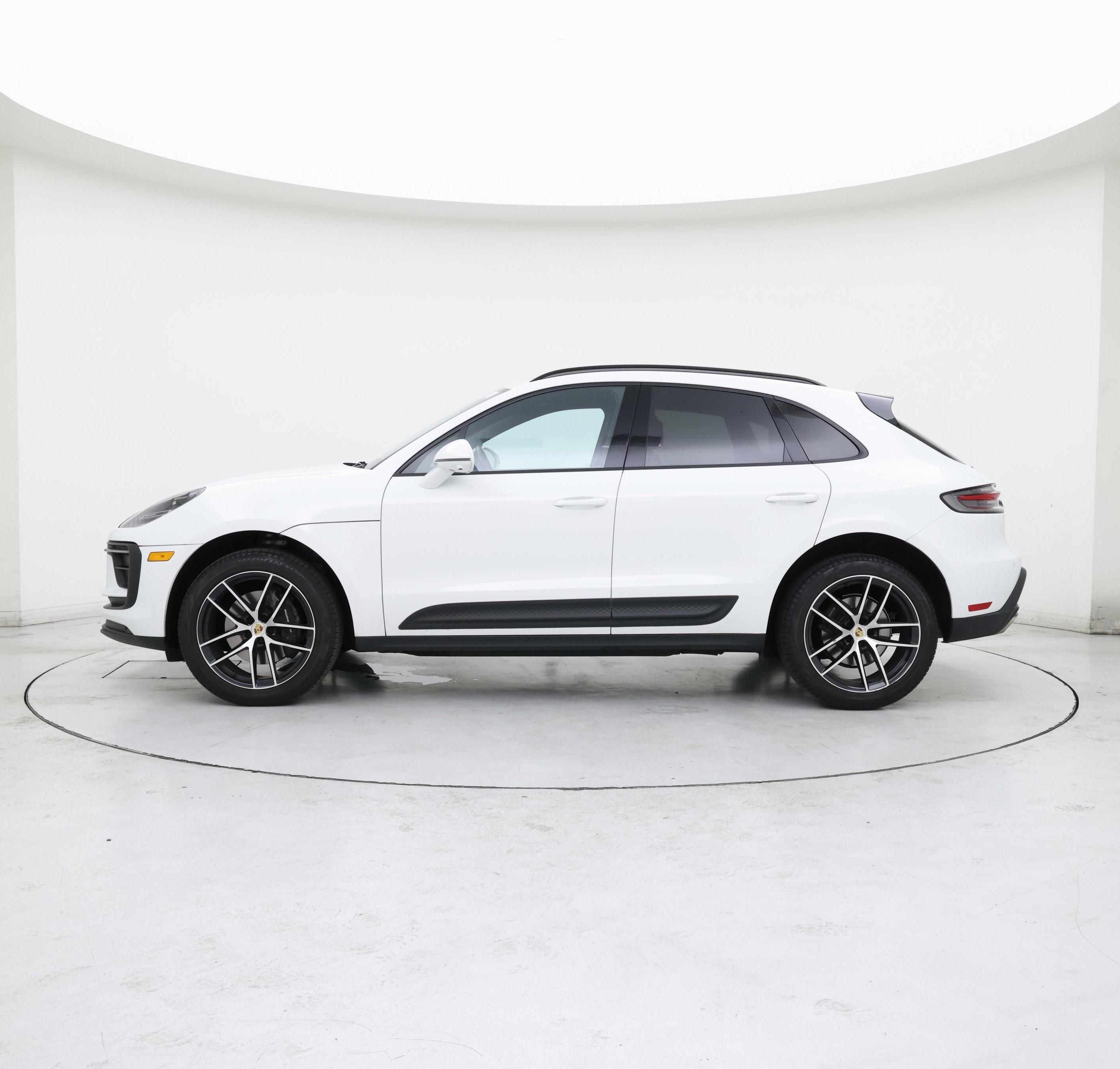 Thumbnail: 2023 Porsche Macan - 3