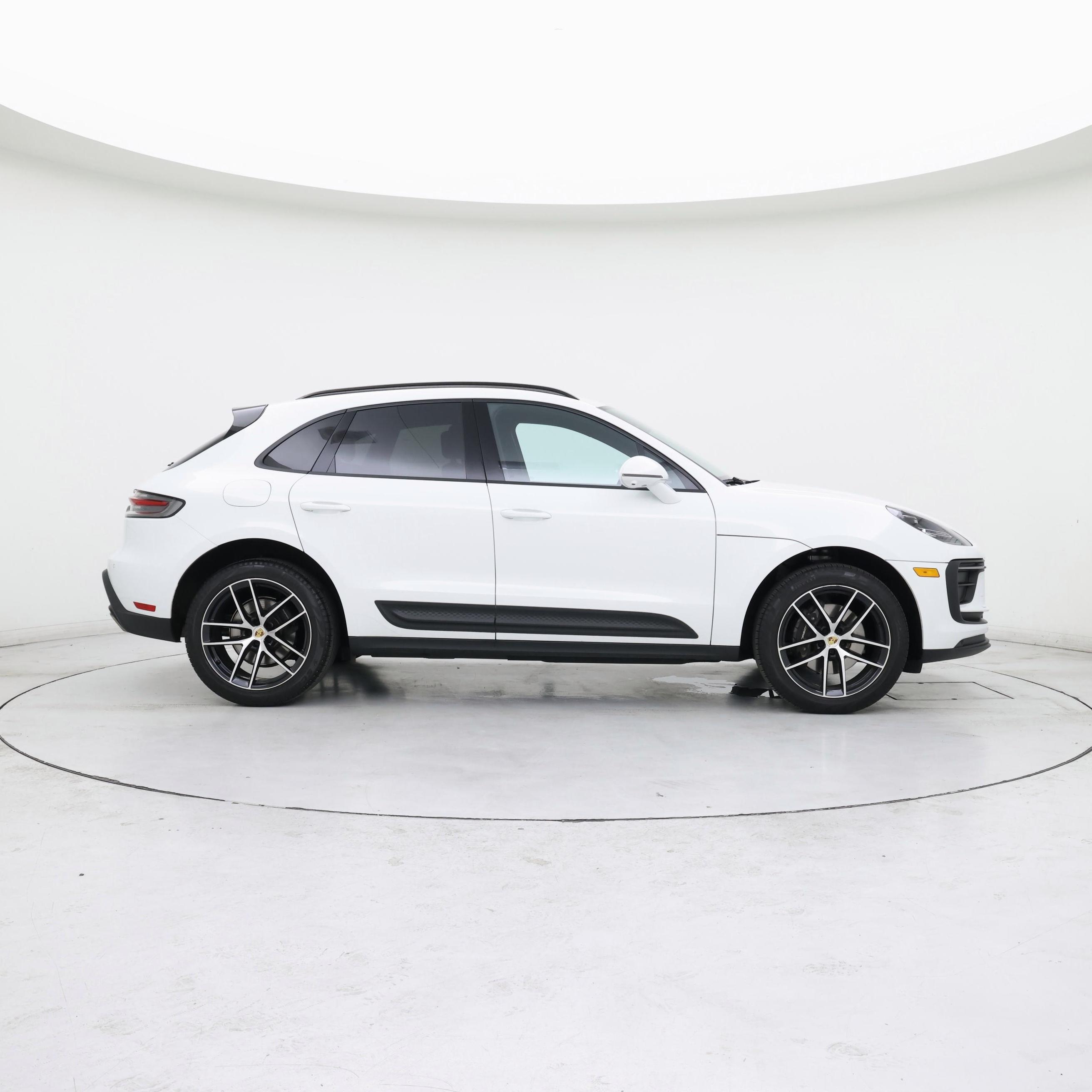 Thumbnail: 2023 Porsche Macan - 7
