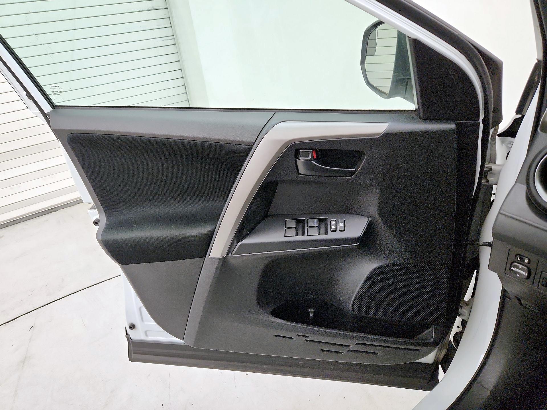 Thumbnail: 2018 Toyota RAV4 - 12