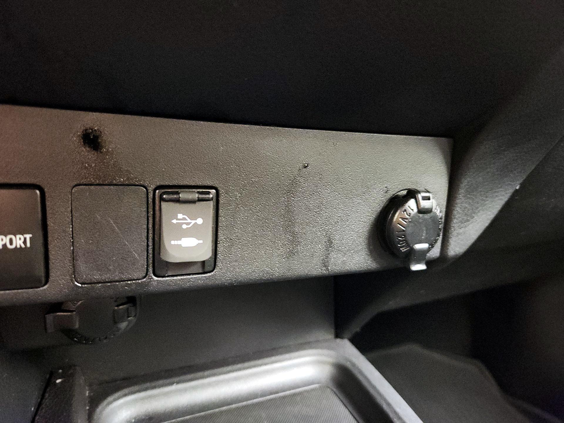 Thumbnail: 2018 Toyota RAV4 - 18