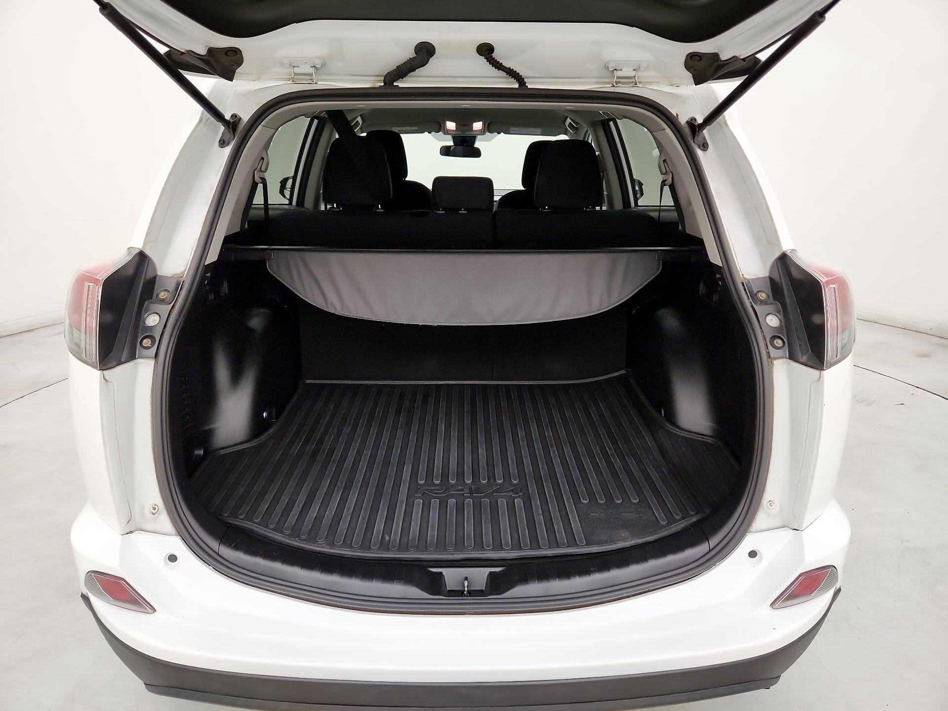 Thumbnail: 2018 Toyota RAV4 - 20