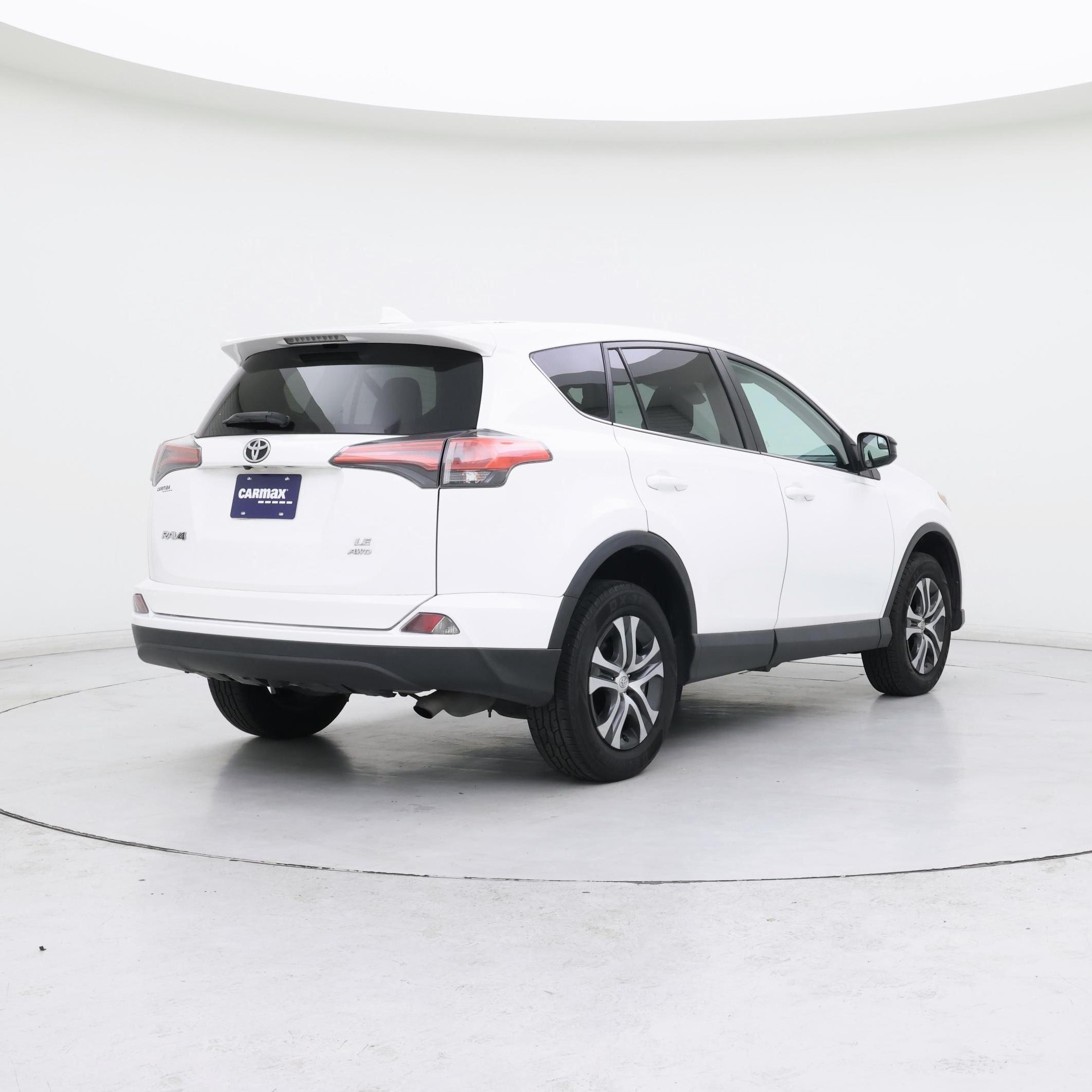 Thumbnail: 2018 Toyota RAV4 - 8