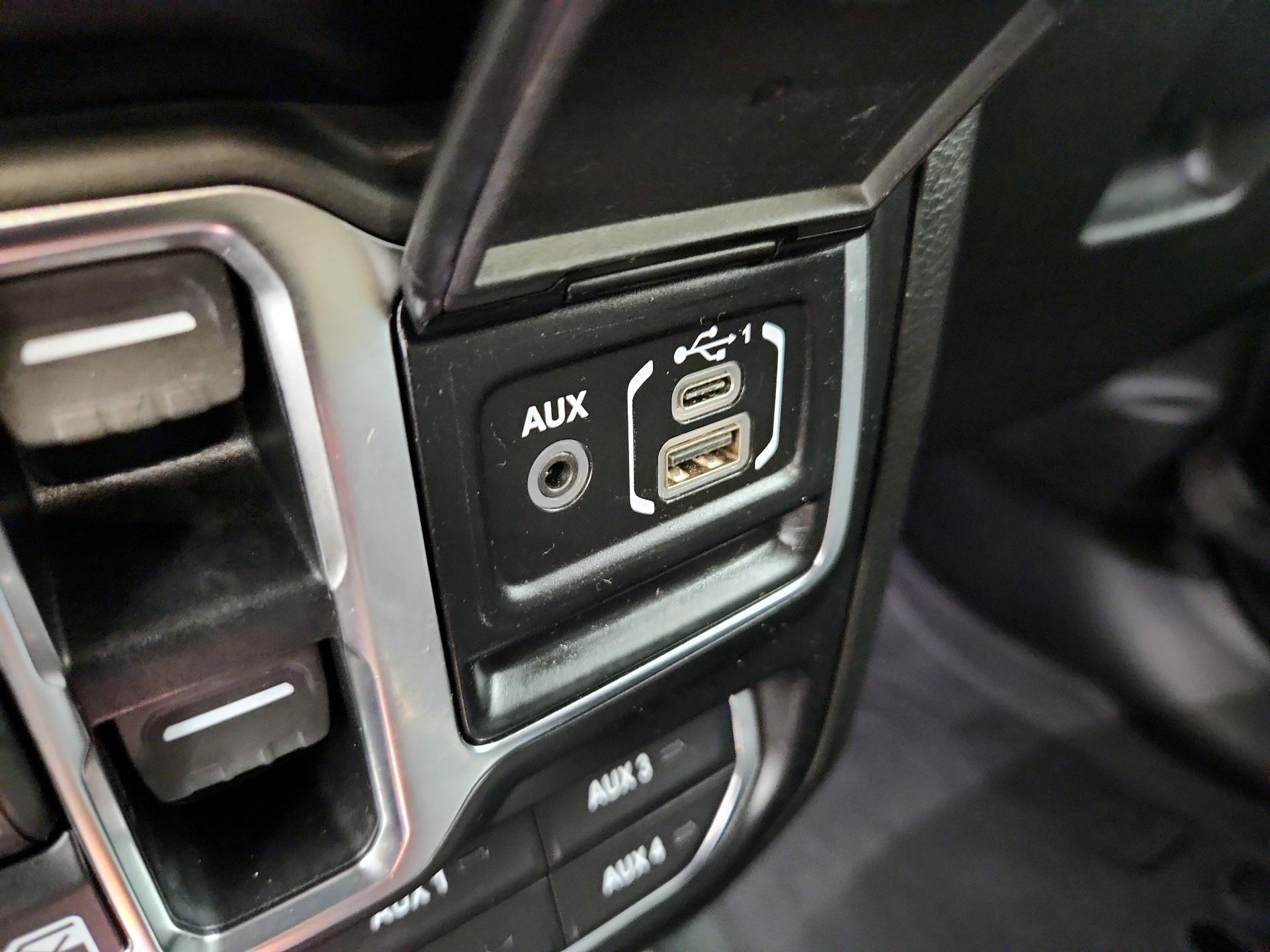 Thumbnail: 2019 Jeep Wrangler - 19
