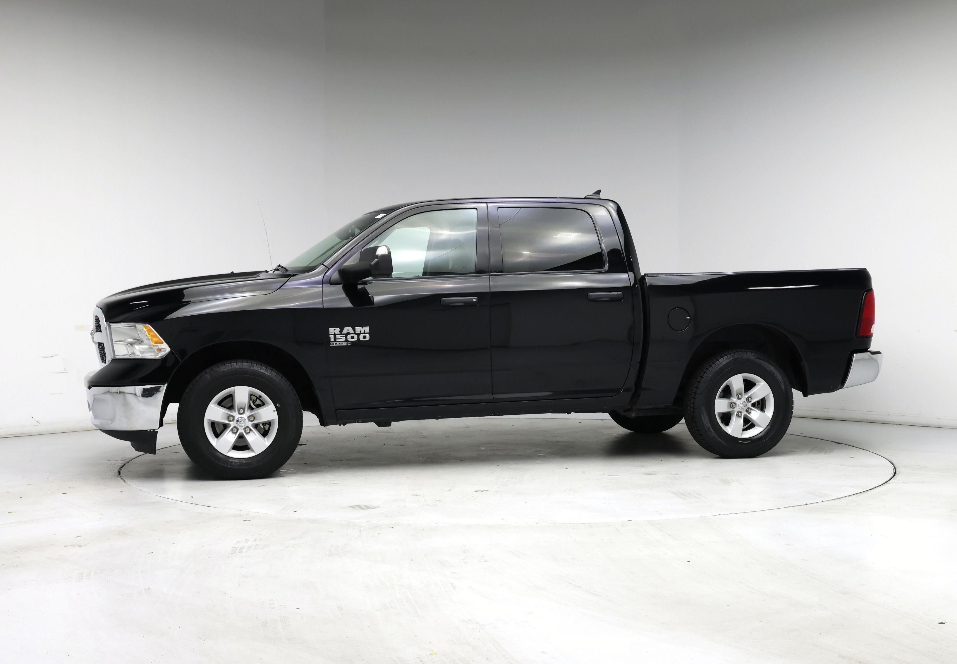 Thumbnail: 2023 RAM 1500 Classic - 3