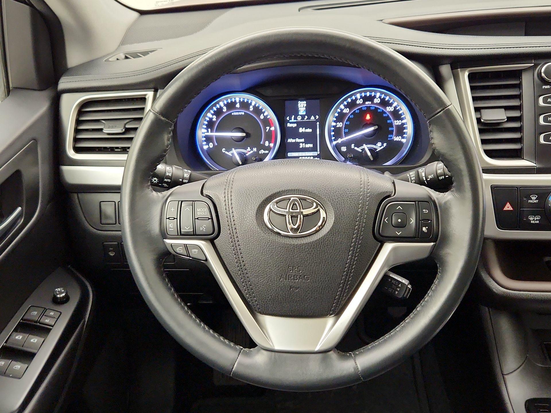 Thumbnail: 2015 Toyota Highlander - 10