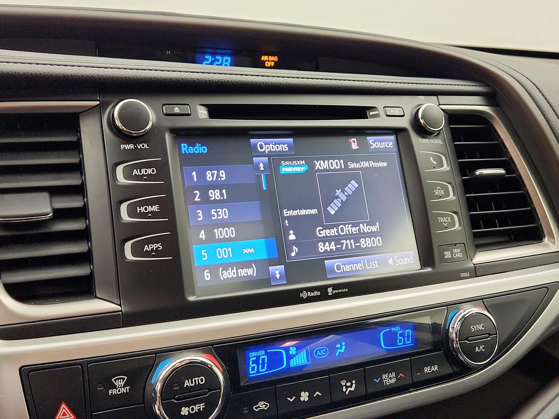 Thumbnail: 2015 Toyota Highlander - 16