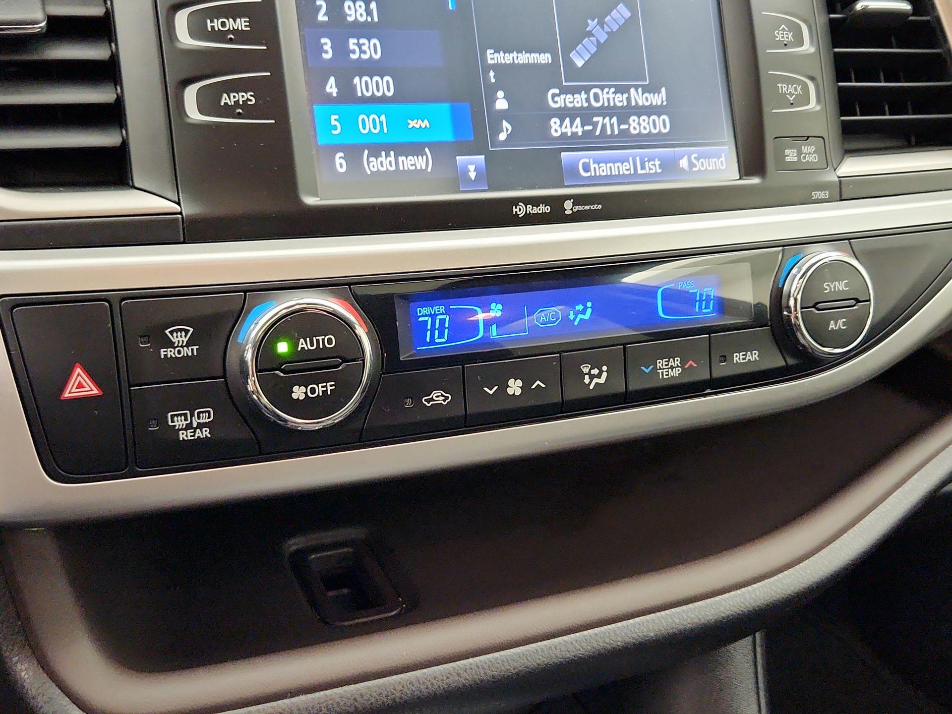 Thumbnail: 2015 Toyota Highlander - 17