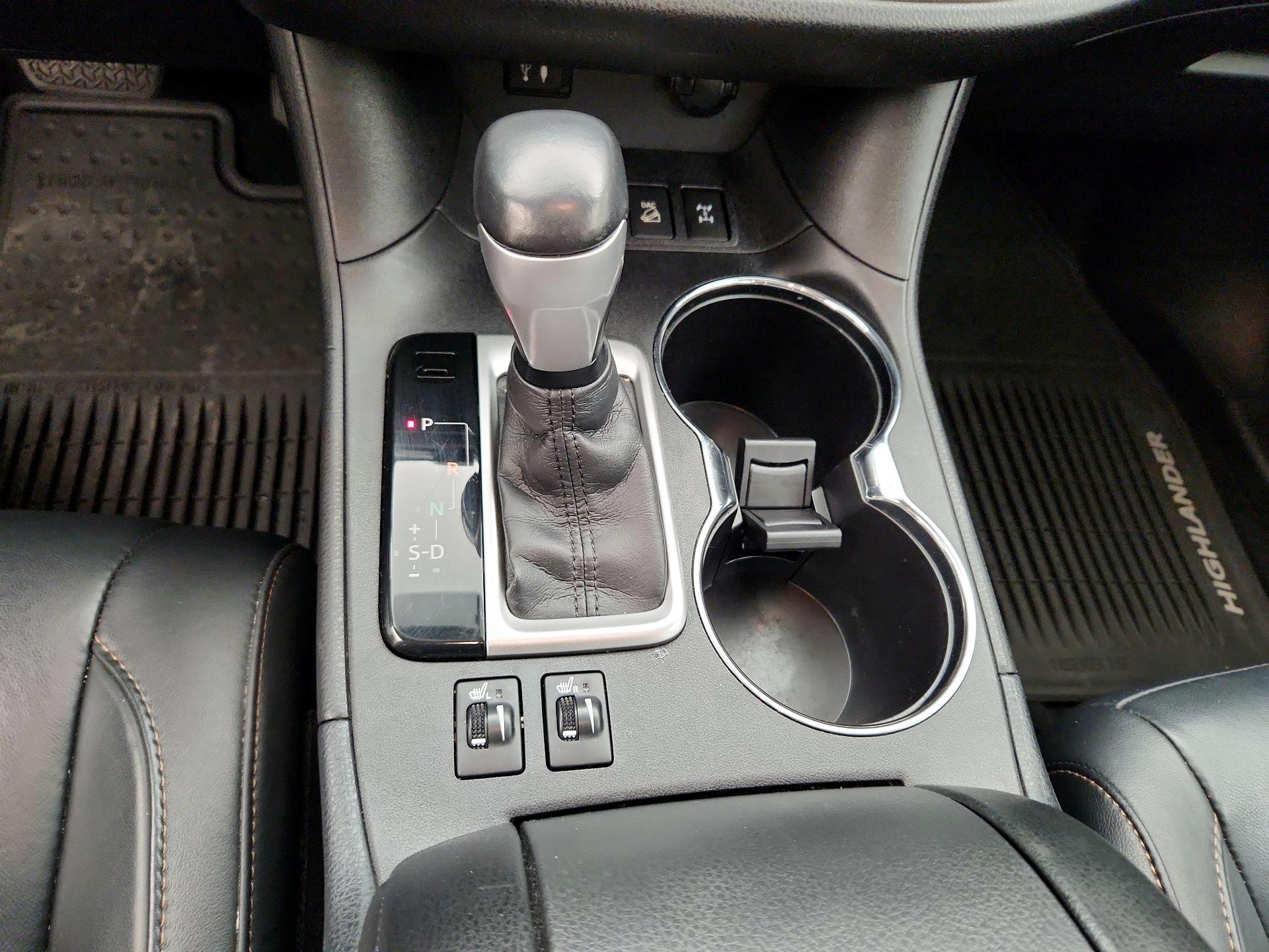 Thumbnail: 2015 Toyota Highlander - 18