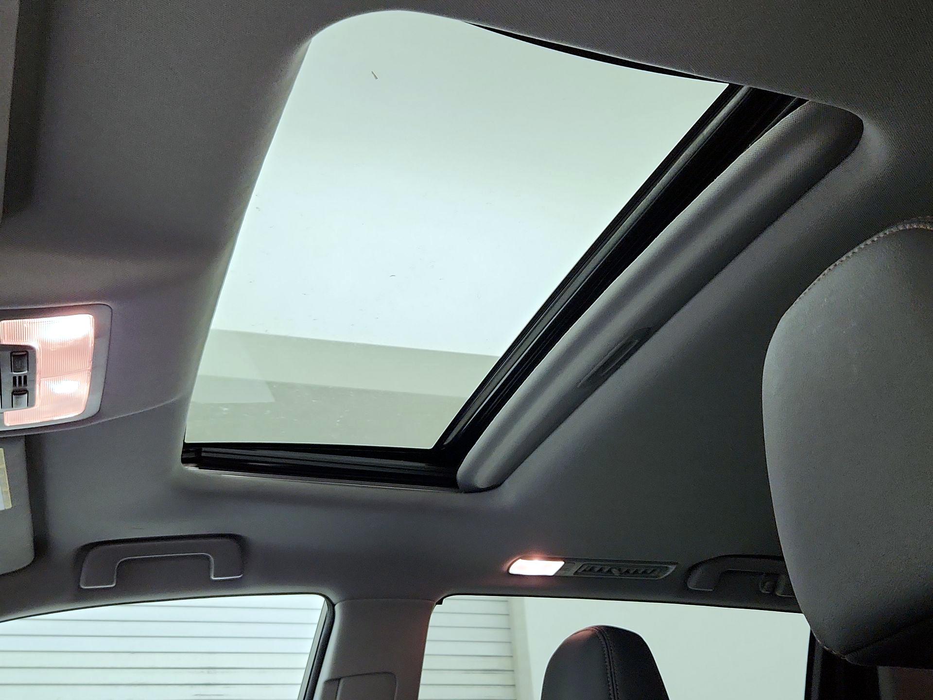 Thumbnail: 2015 Toyota Highlander - 20