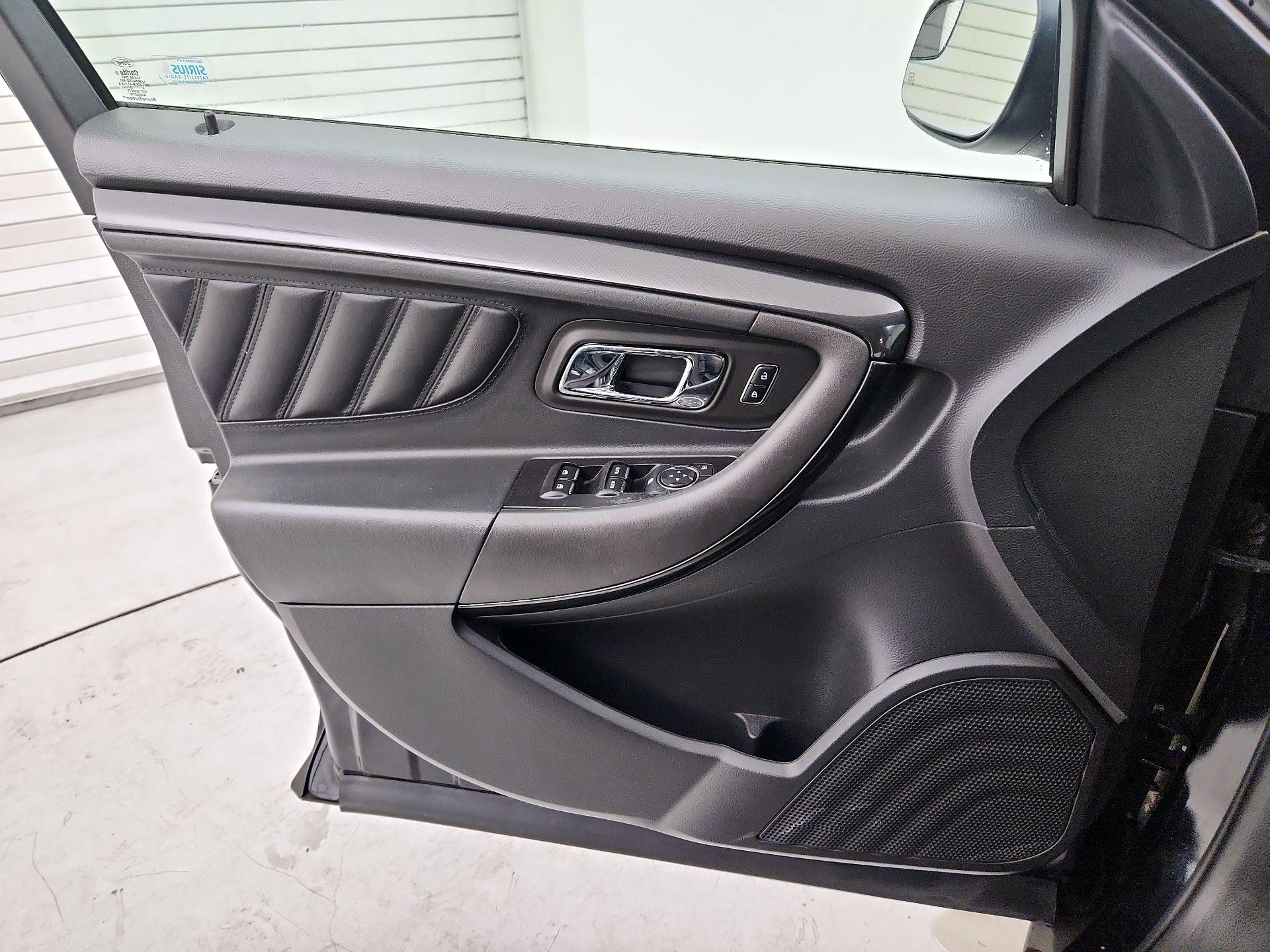 Thumbnail: 2016 Ford Taurus - 12