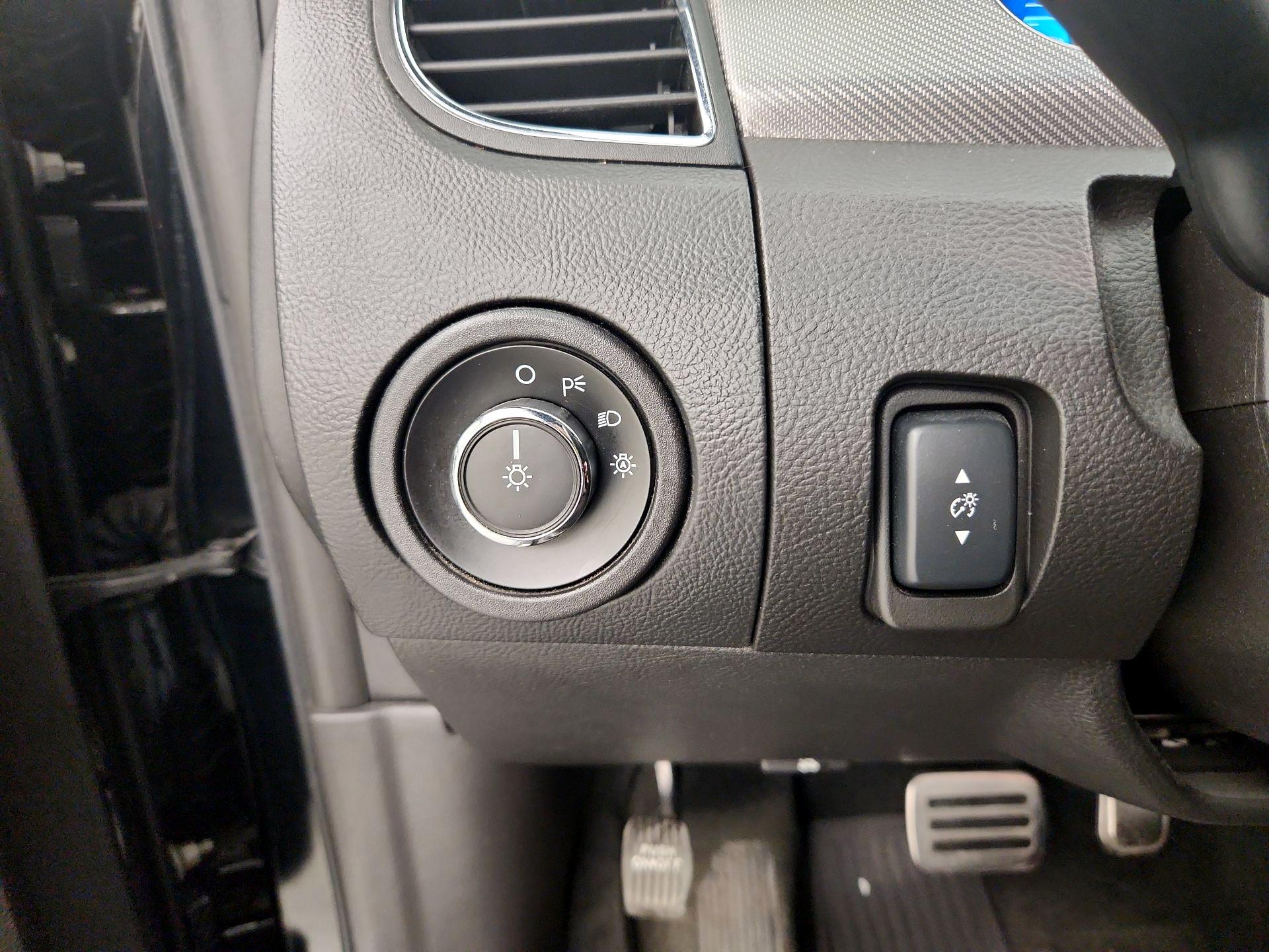 Thumbnail: 2016 Ford Taurus - 13