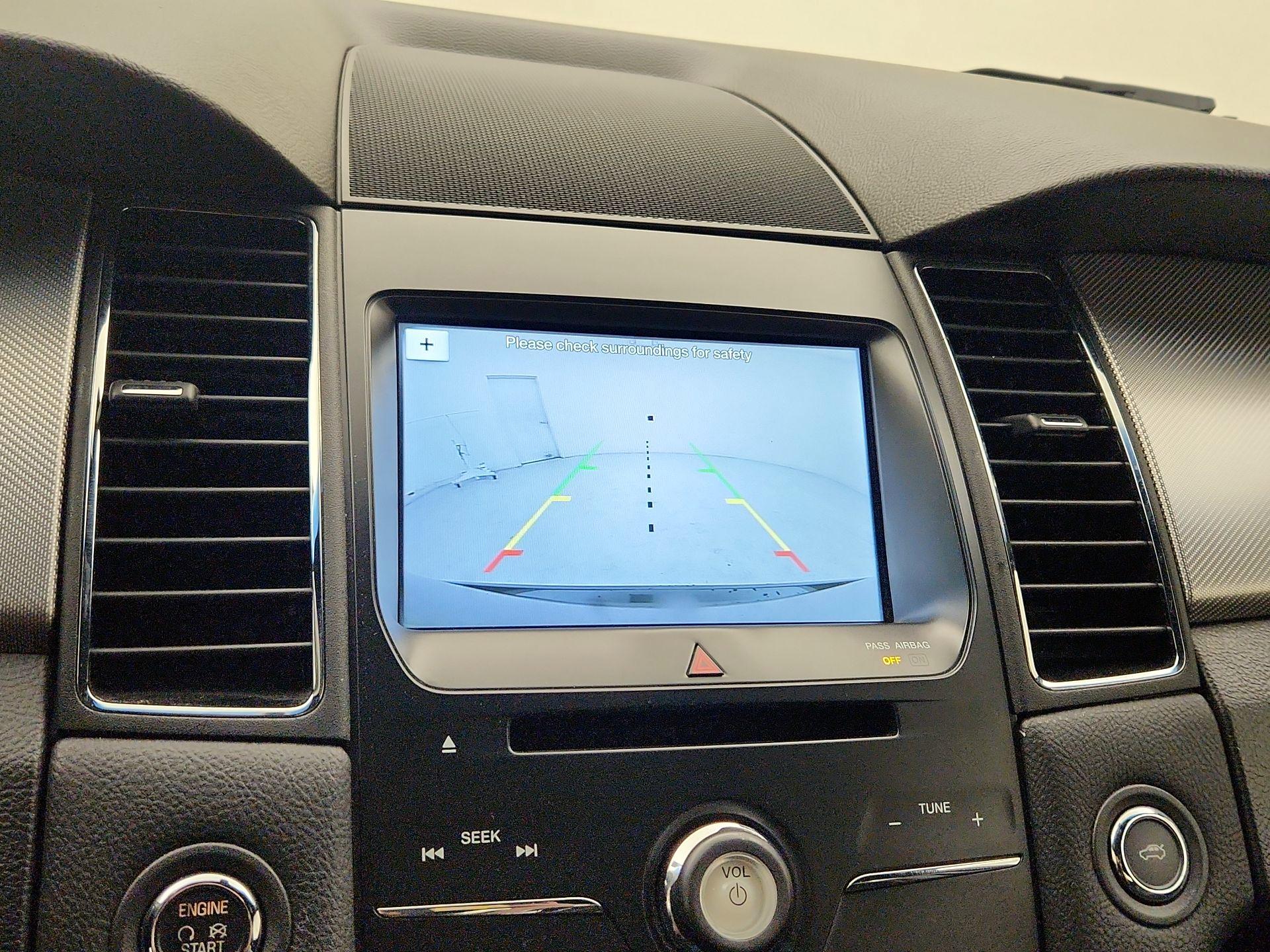 Thumbnail: 2016 Ford Taurus - 15