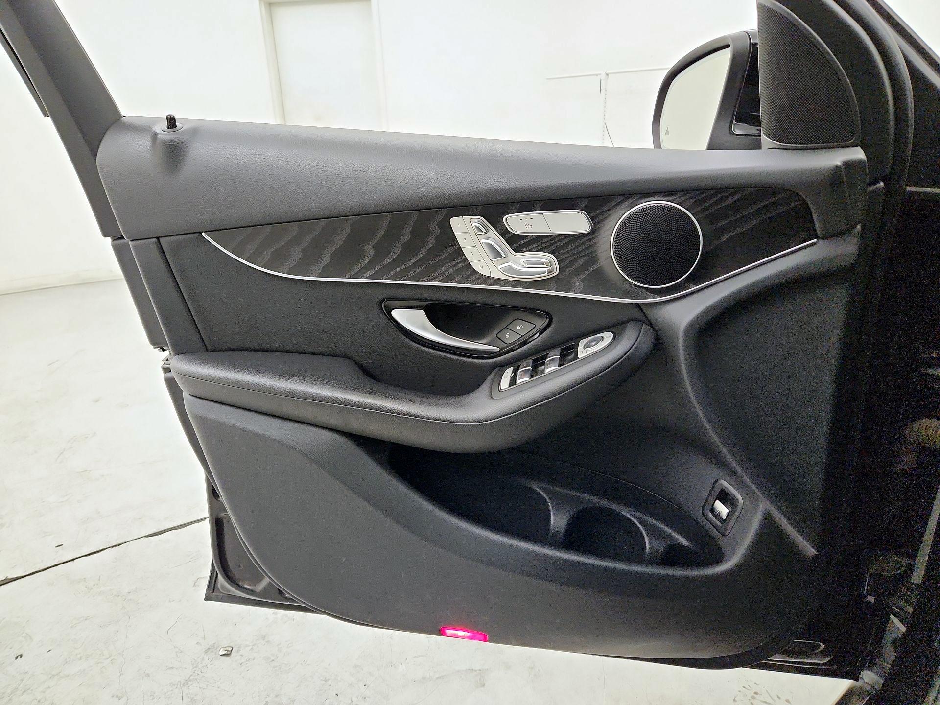 Thumbnail: 2016 Mercedes-Benz GLC - 12