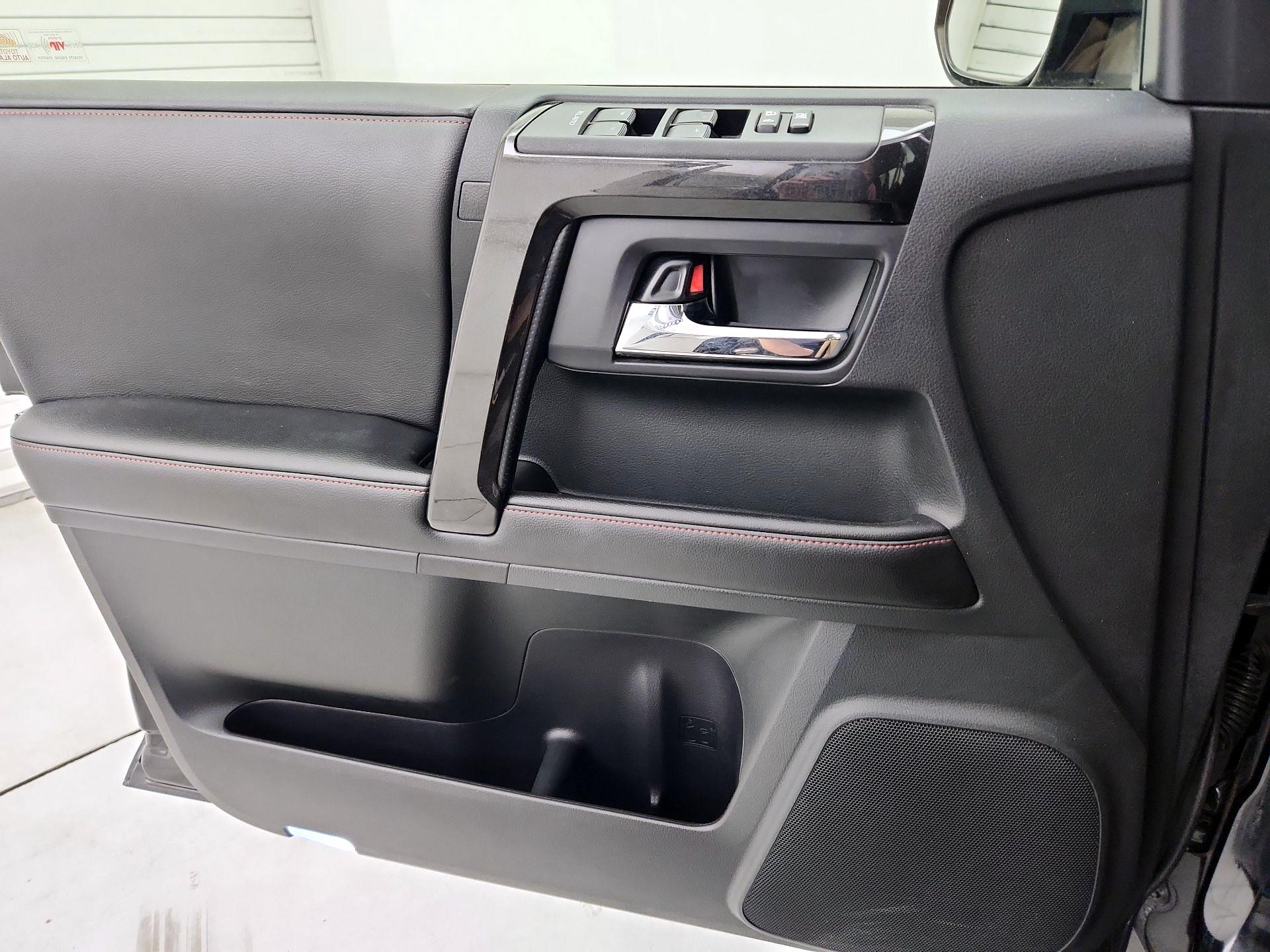 Thumbnail: 2015 Toyota 4Runner - 12