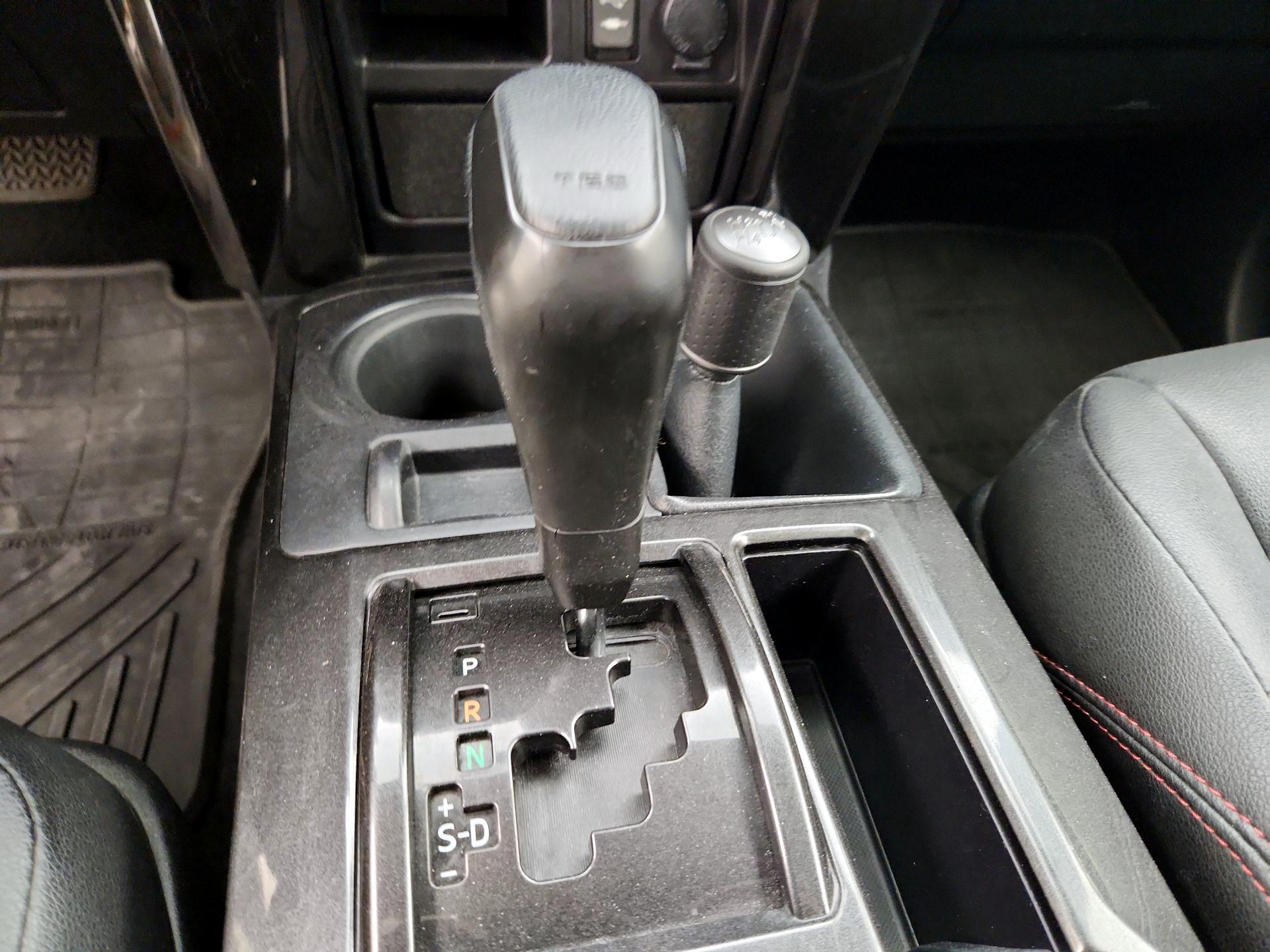 Thumbnail: 2015 Toyota 4Runner - 17
