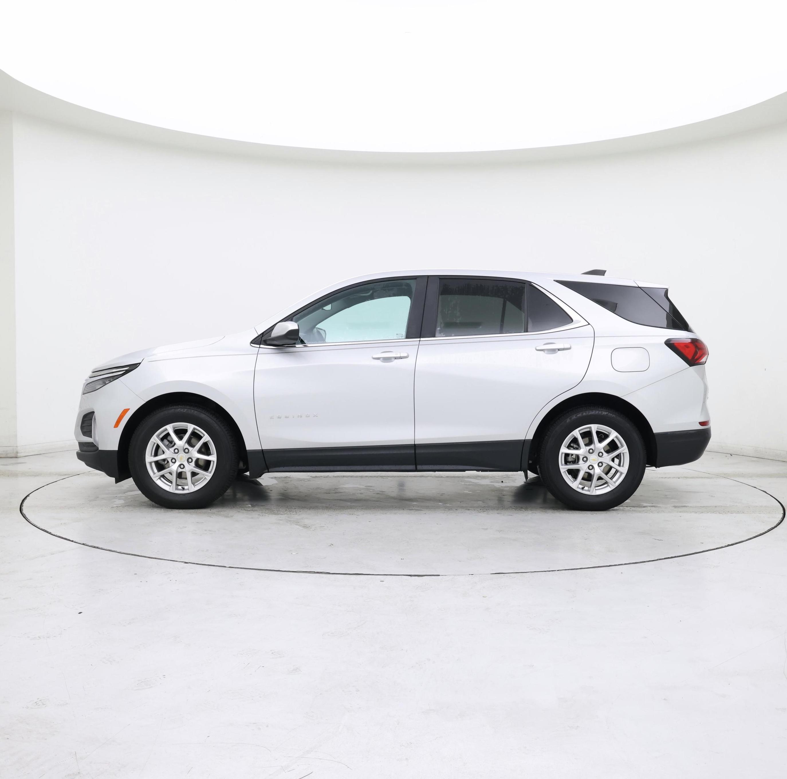 Thumbnail: 2022 Chevrolet Equinox - 3