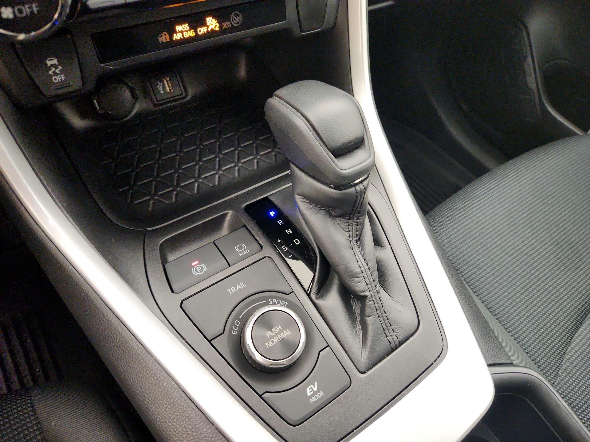 Thumbnail: 2023 Toyota RAV4 - 17