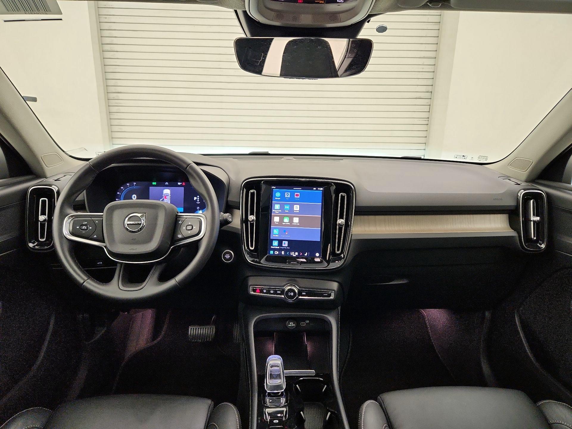 Thumbnail: 2023 Volvo XC40 - 9