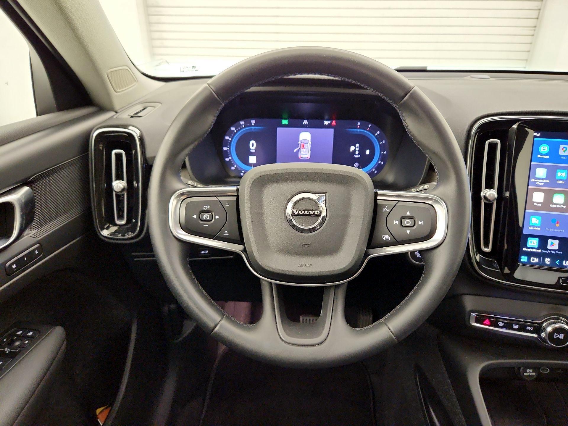 Thumbnail: 2023 Volvo XC40 - 10