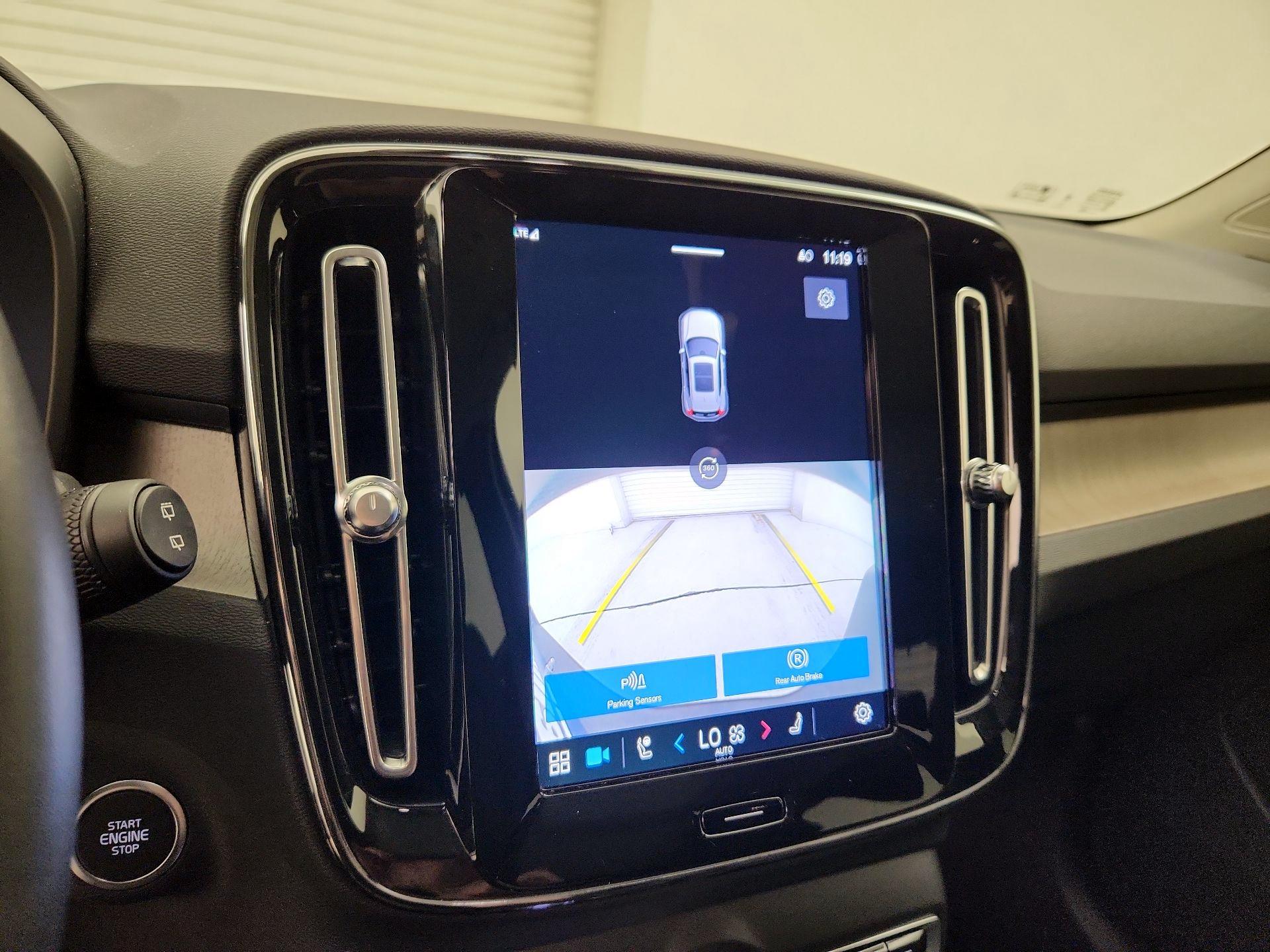 Thumbnail: 2023 Volvo XC40 - 14