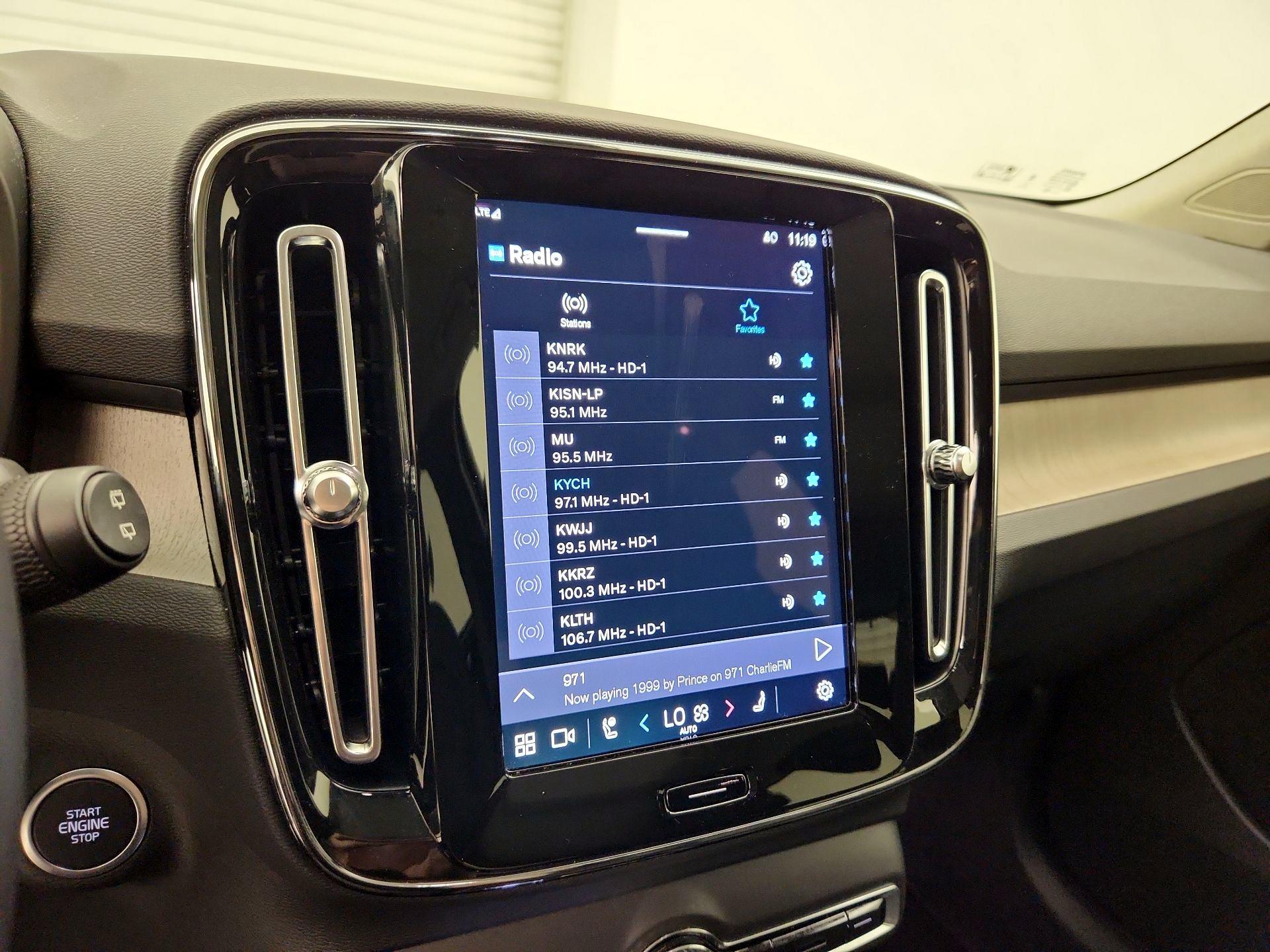 Thumbnail: 2023 Volvo XC40 - 15