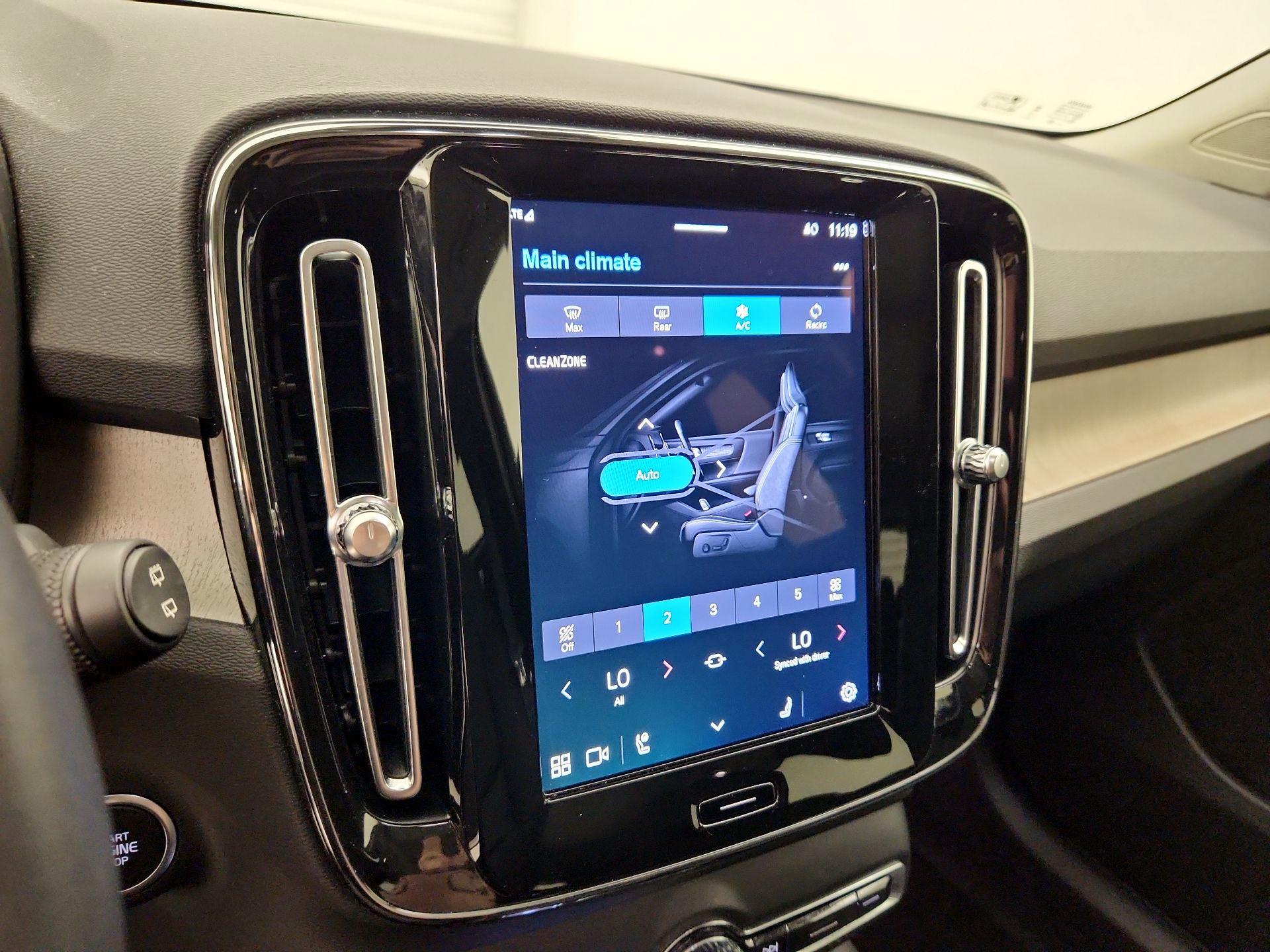 Thumbnail: 2023 Volvo XC40 - 16