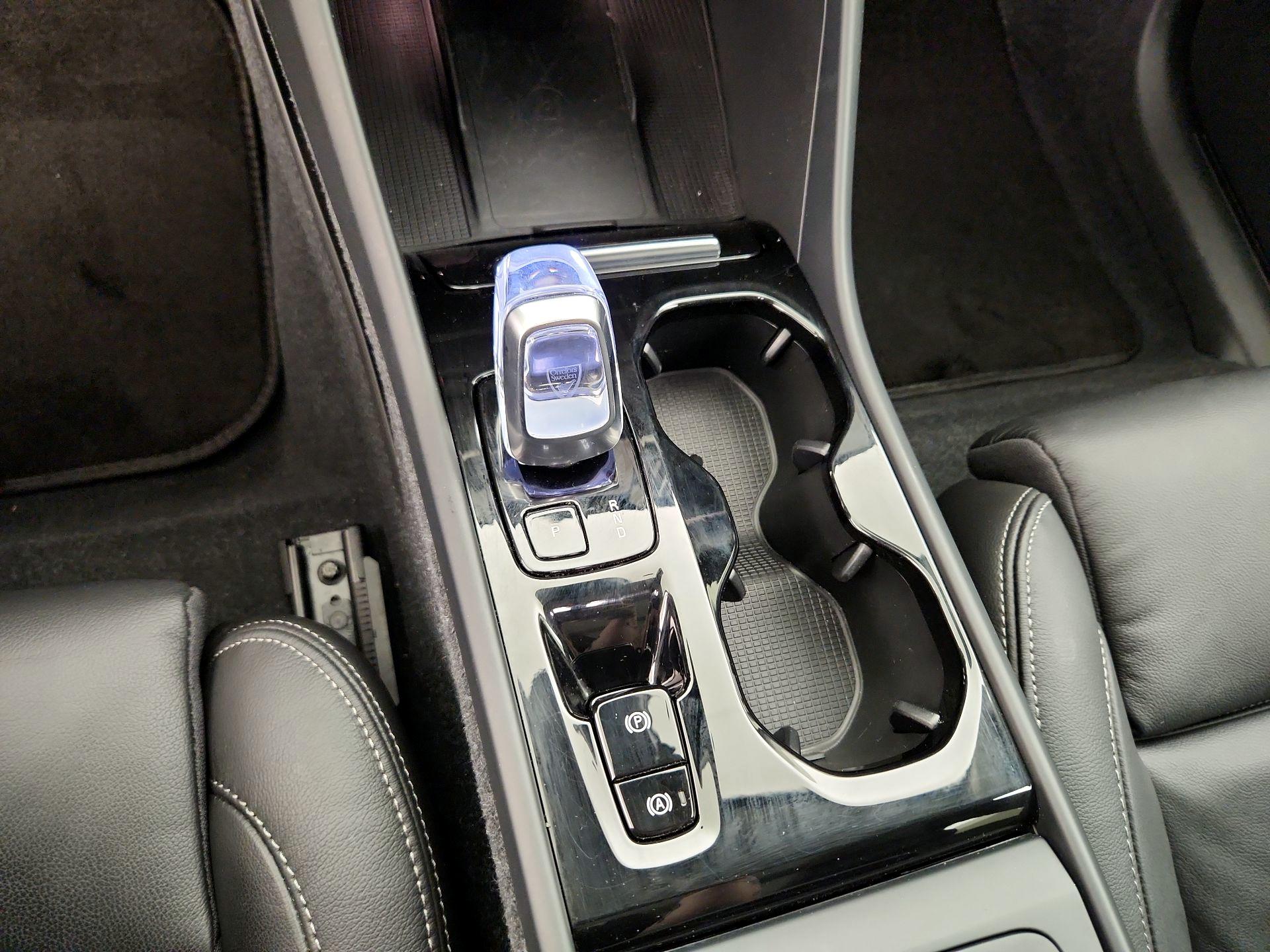 Thumbnail: 2023 Volvo XC40 - 17