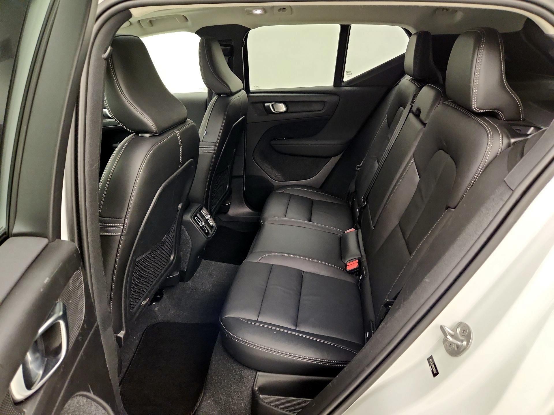 Thumbnail: 2023 Volvo XC40 - 20