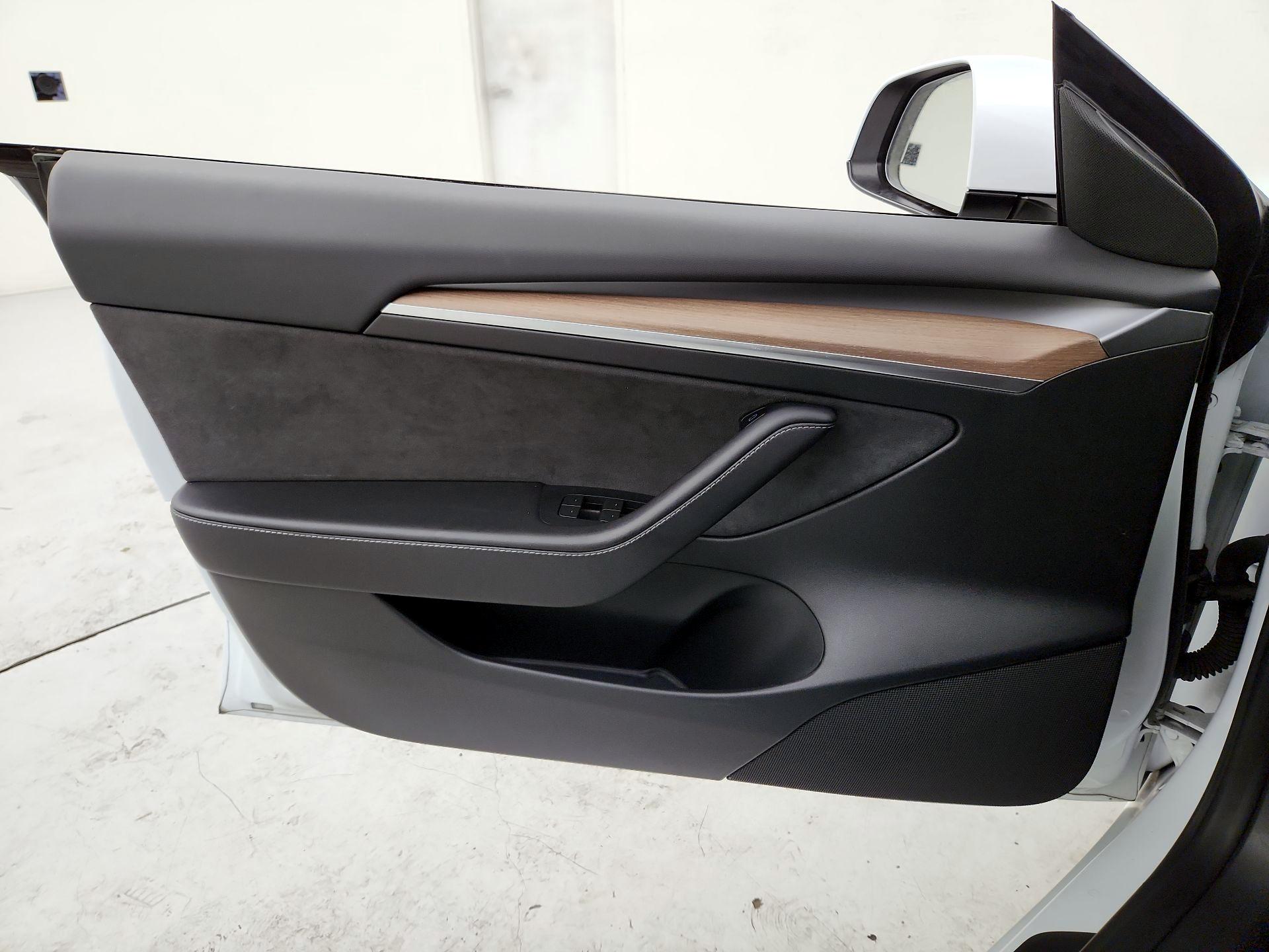 Thumbnail: 2023 Tesla Model 3 - 12