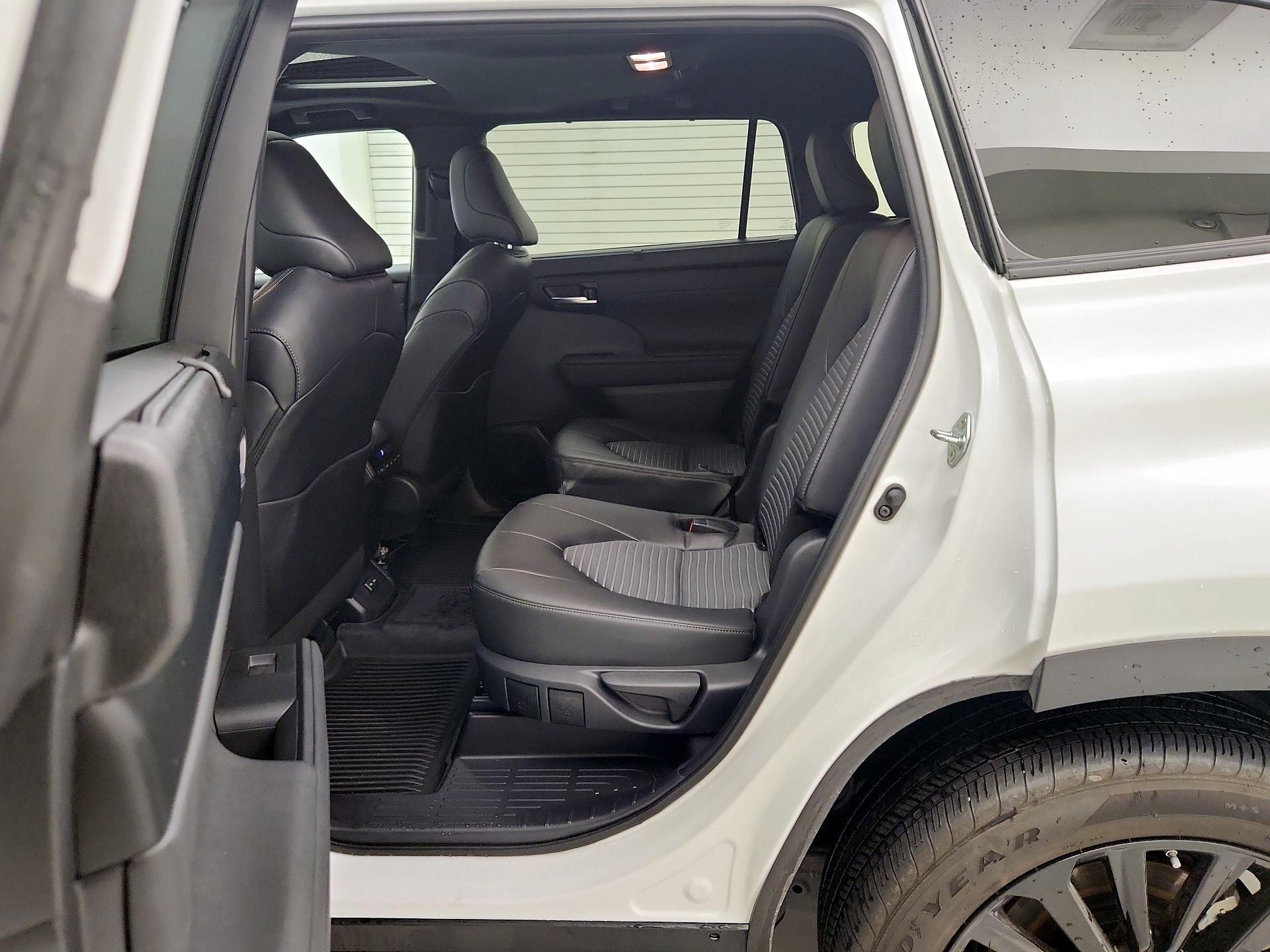 Thumbnail: 2024 Toyota Highlander - 20