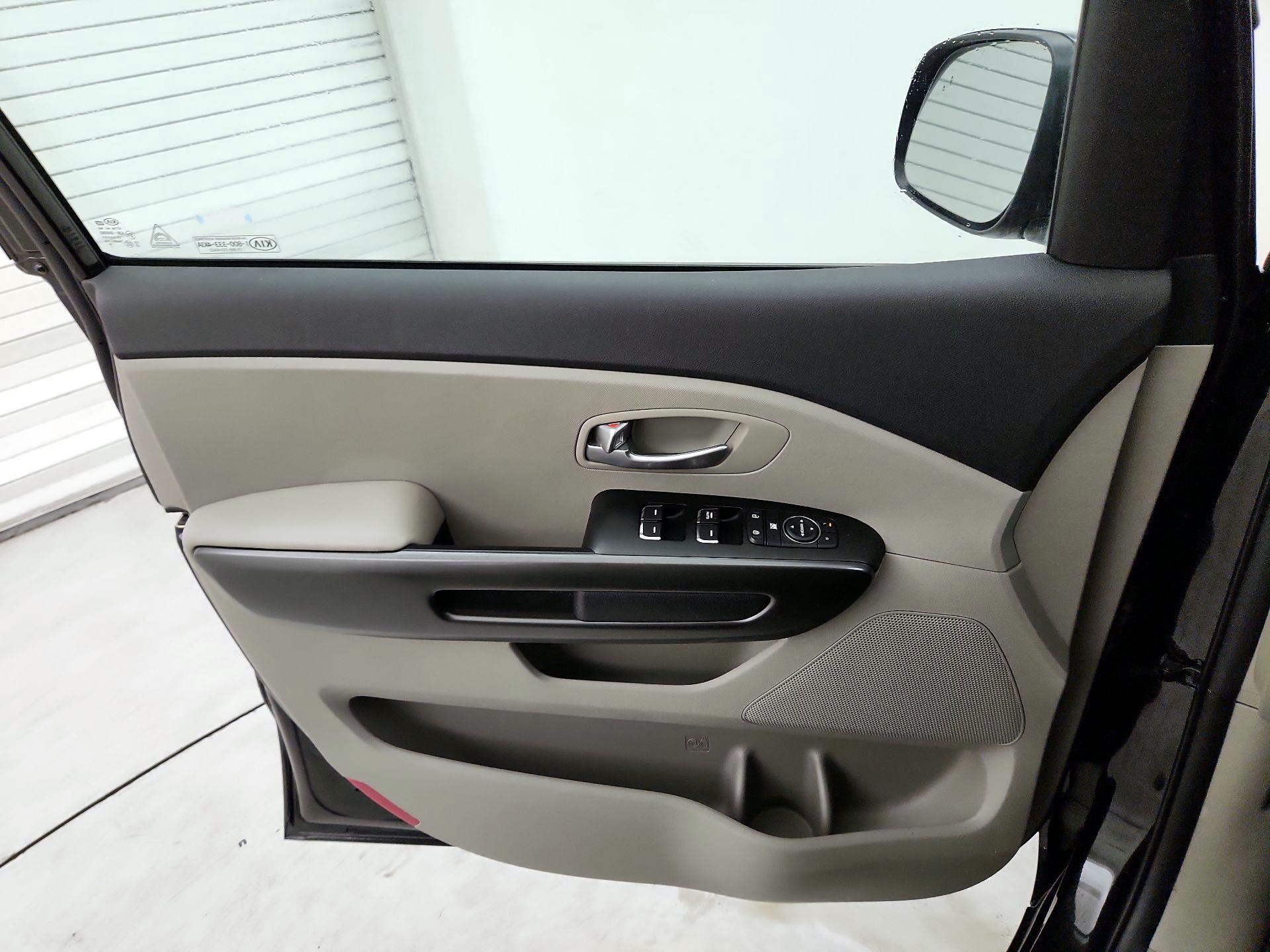 Thumbnail: 2021 Kia Sedona - 12