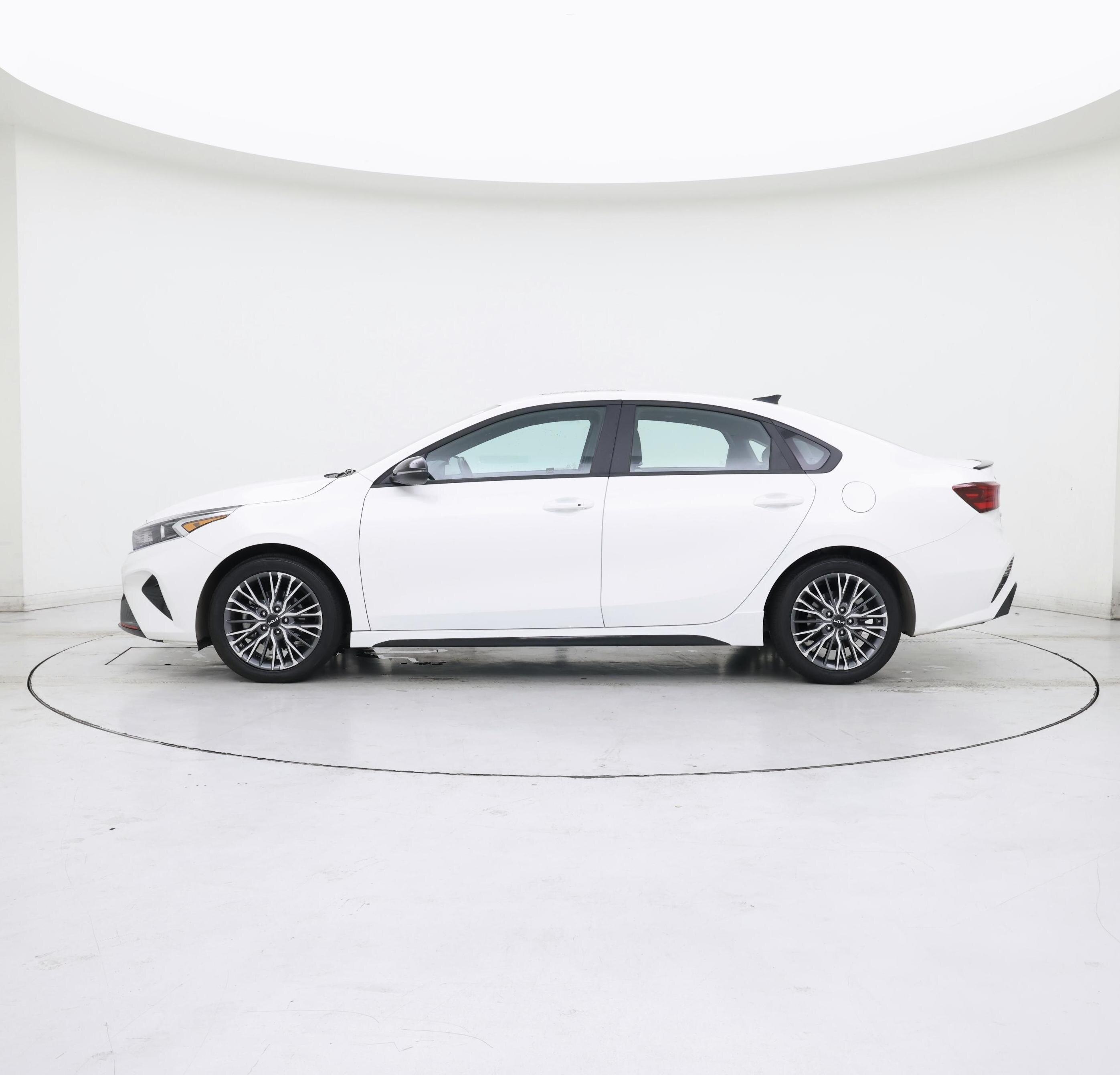 Thumbnail: 2024 Kia Forte - 3