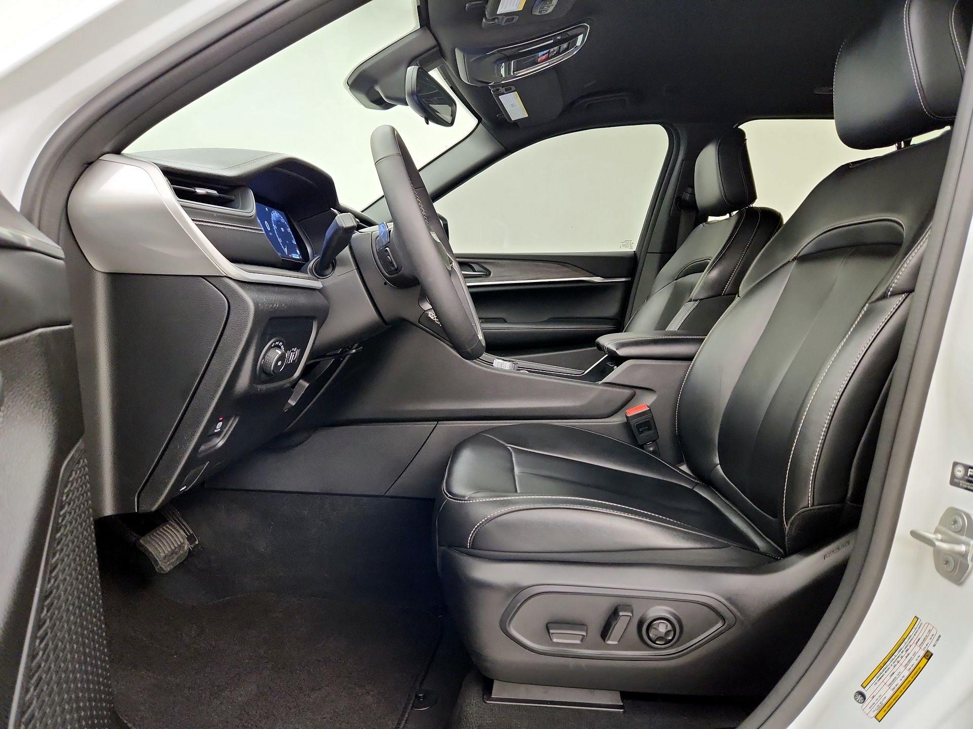 Thumbnail: 2024 Jeep Grand Cherokee - 11