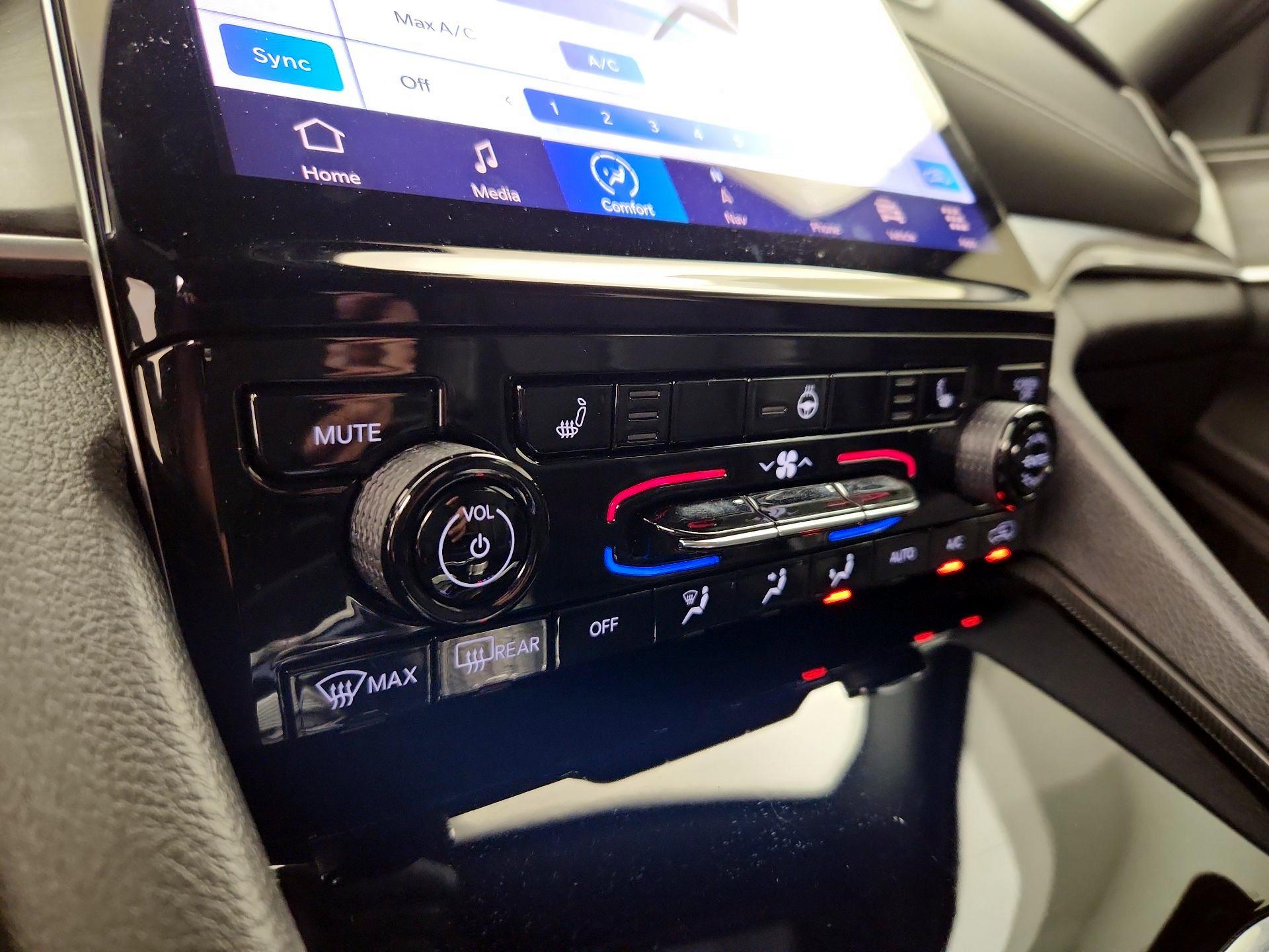 Thumbnail: 2024 Jeep Grand Cherokee - 17