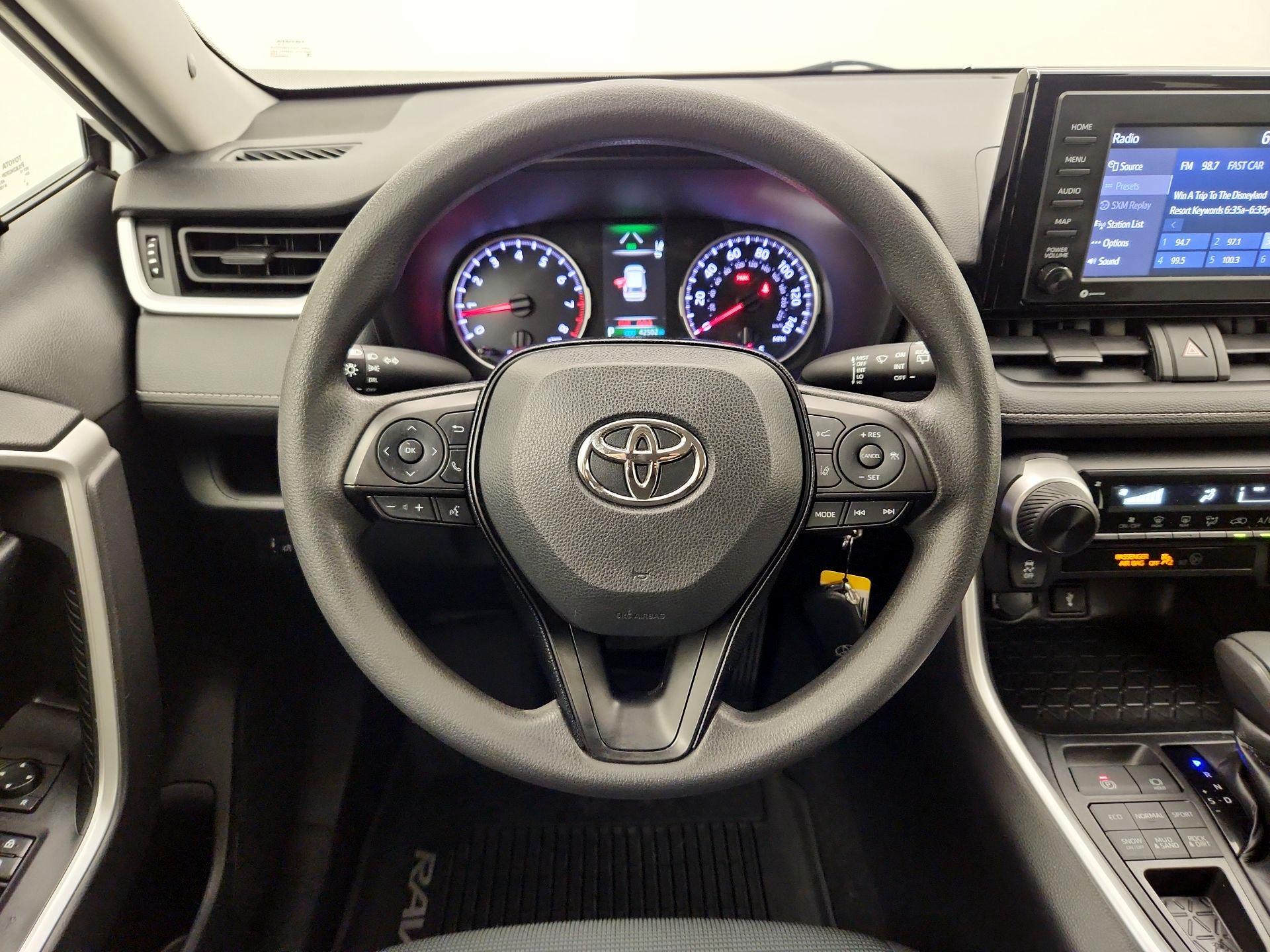 Thumbnail: 2020 Toyota RAV4 - 10