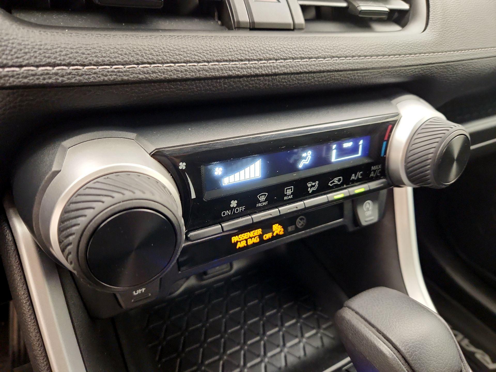 Thumbnail: 2020 Toyota RAV4 - 16