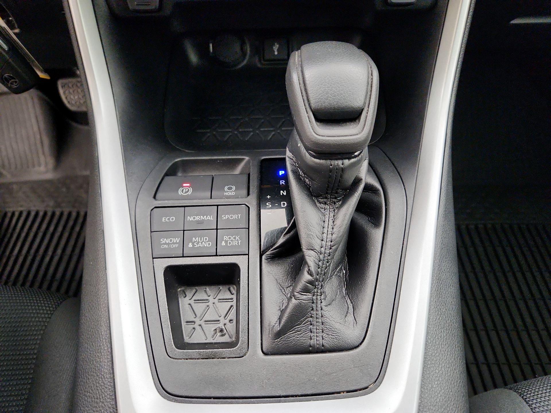 Thumbnail: 2020 Toyota RAV4 - 17