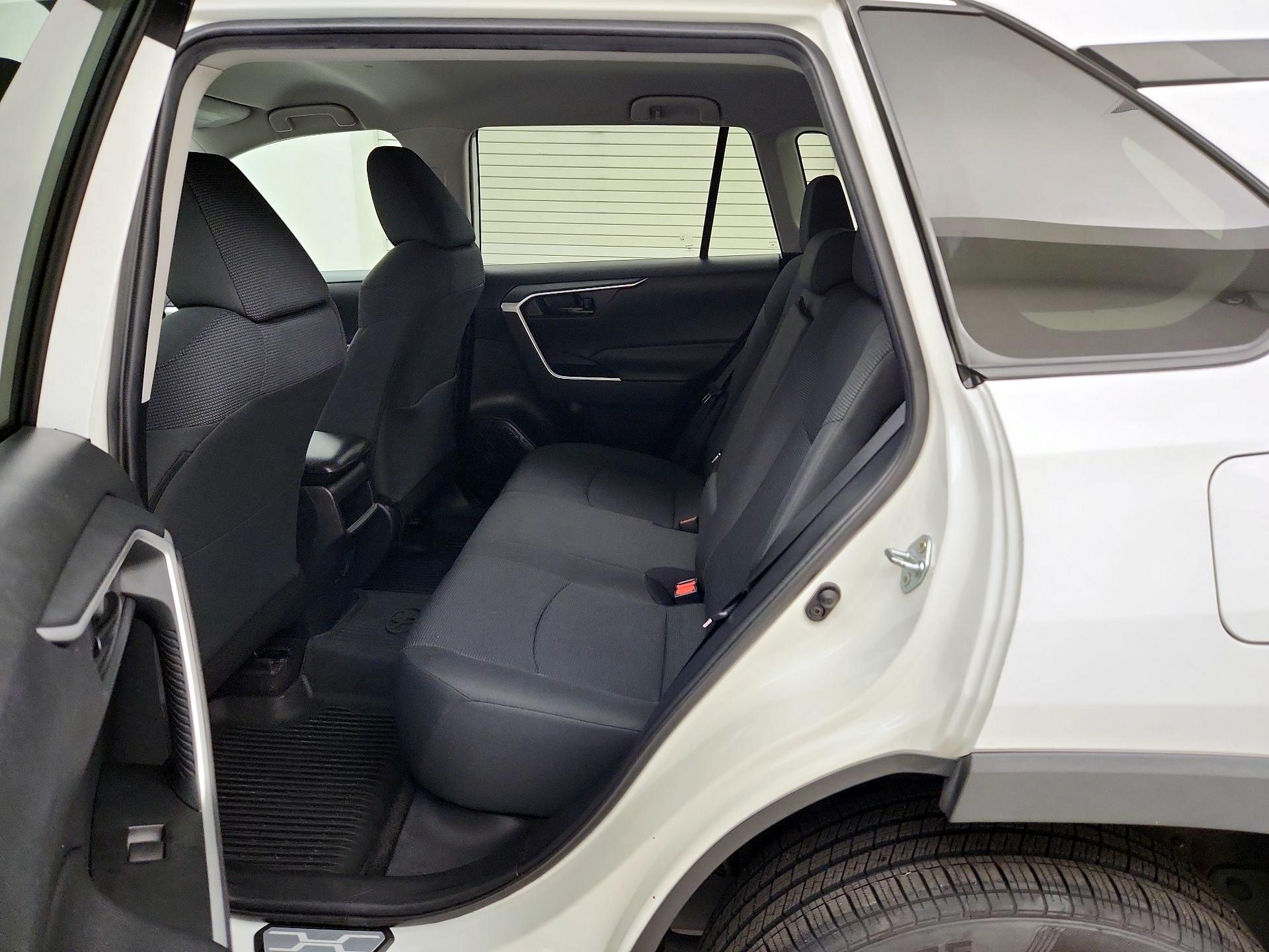 Thumbnail: 2020 Toyota RAV4 - 19