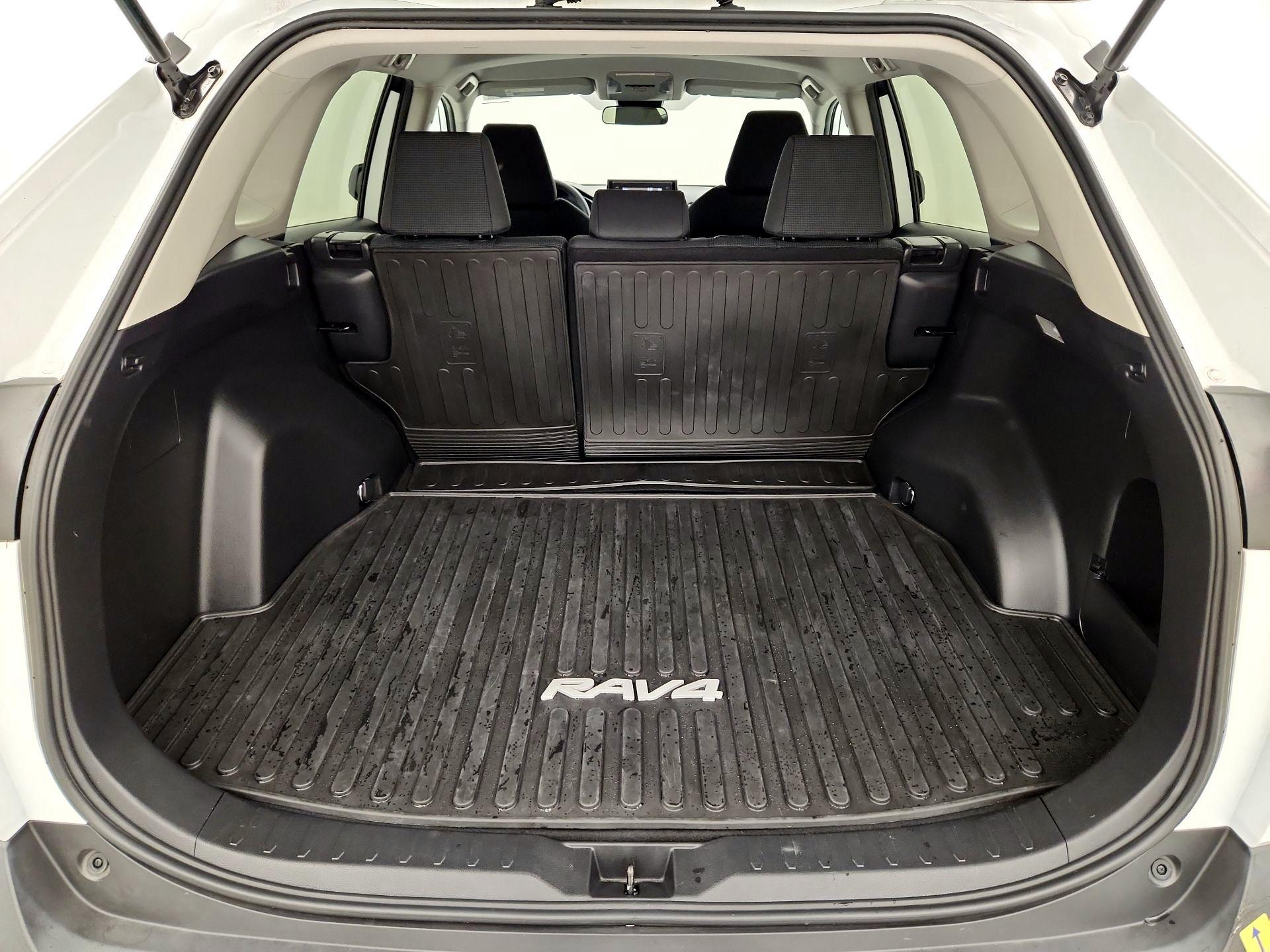 Thumbnail: 2020 Toyota RAV4 - 20