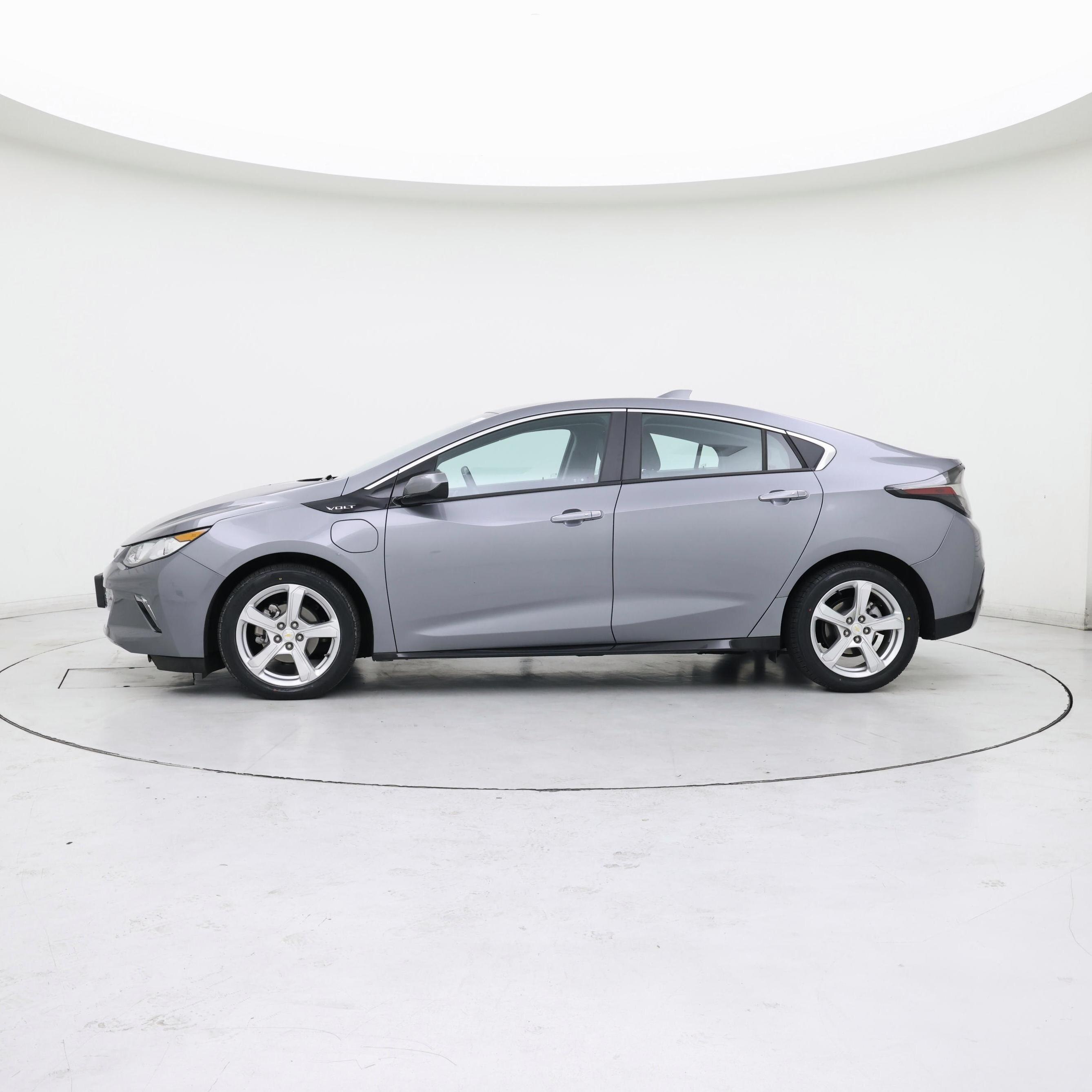 Thumbnail: 2018 Chevrolet Volt - 3