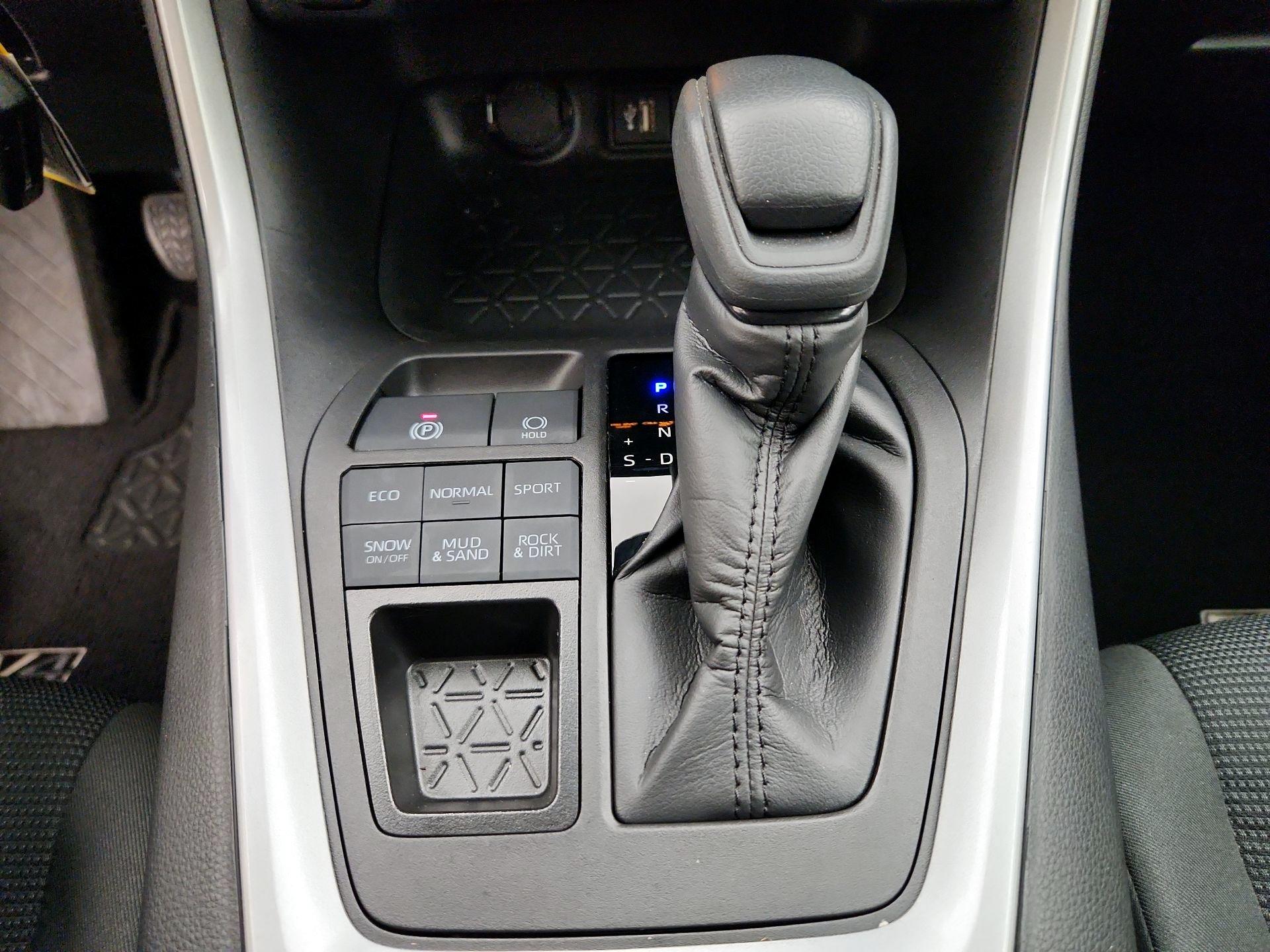 Thumbnail: 2023 Toyota RAV4 - 17