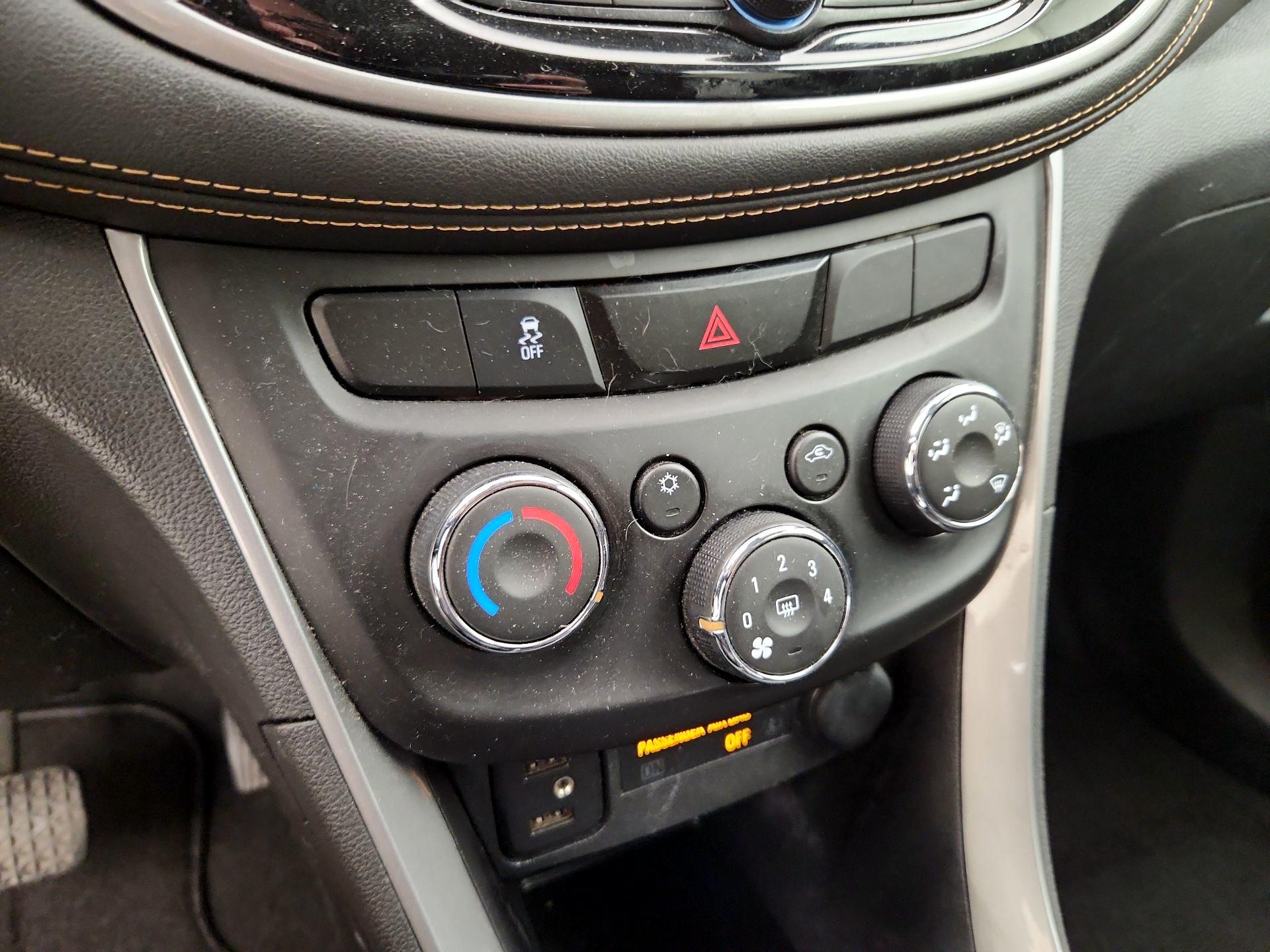 Thumbnail: 2020 Chevrolet Trax - 16