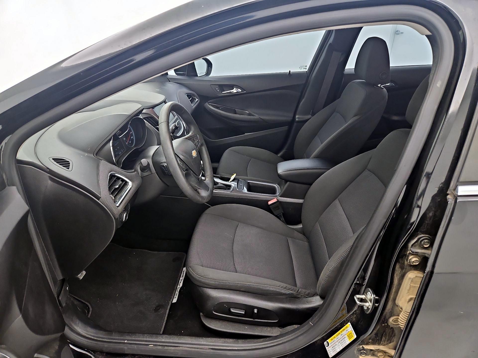Thumbnail: 2017 Chevrolet Cruze - 11