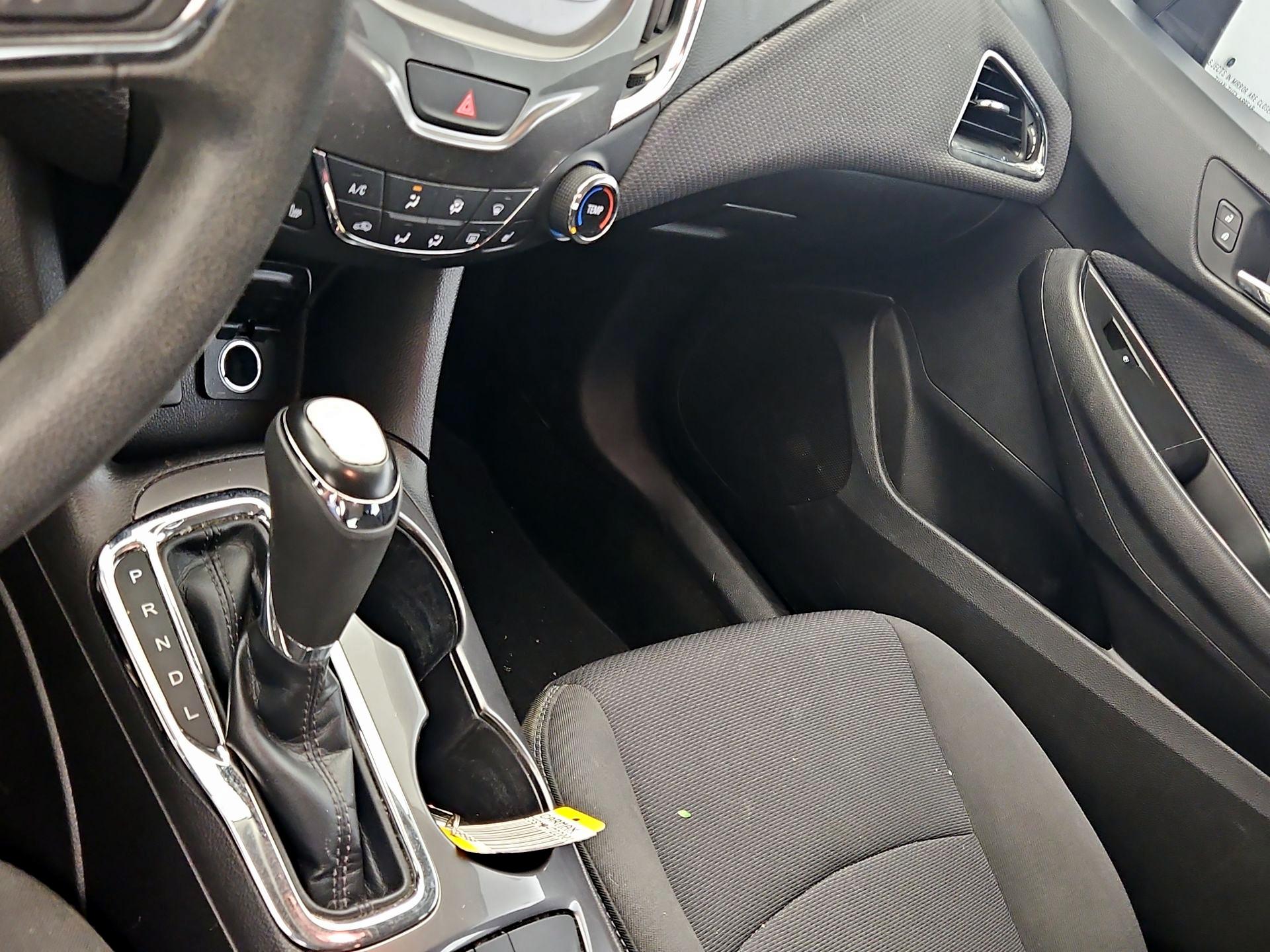 Thumbnail: 2017 Chevrolet Cruze - 17