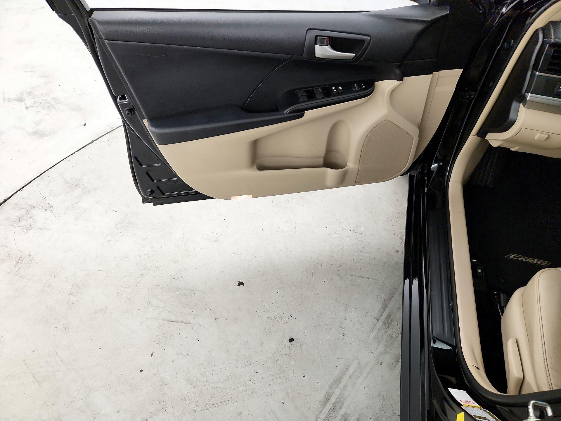 Thumbnail: 2014 Toyota Camry - 12